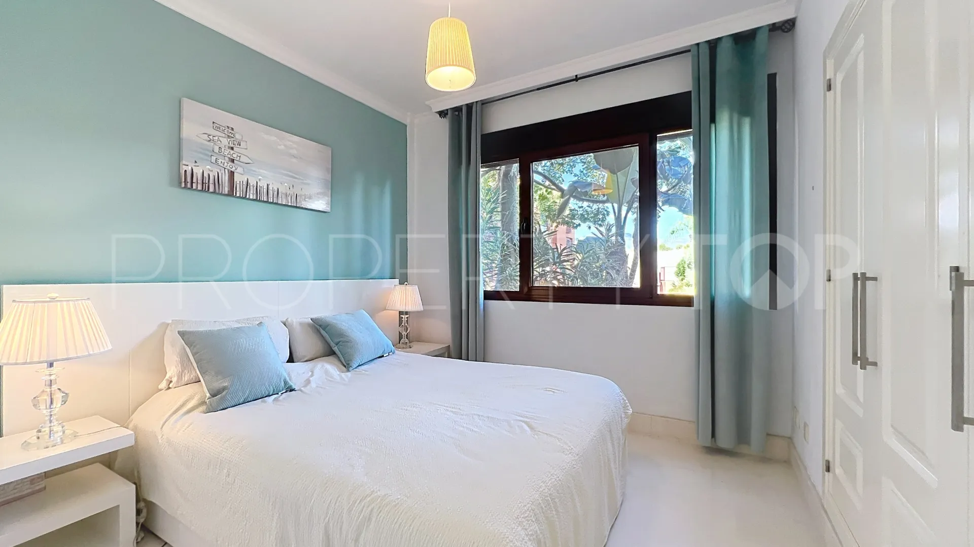Buy apartment in Benahavis Hills Country Club