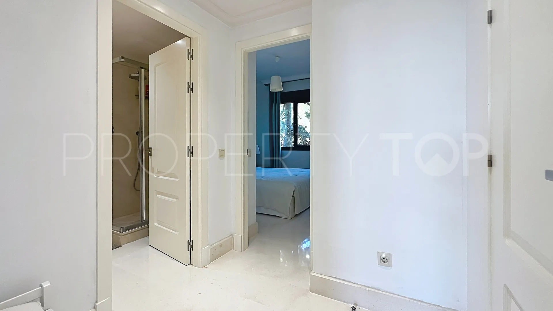 Buy apartment in Benahavis Hills Country Club