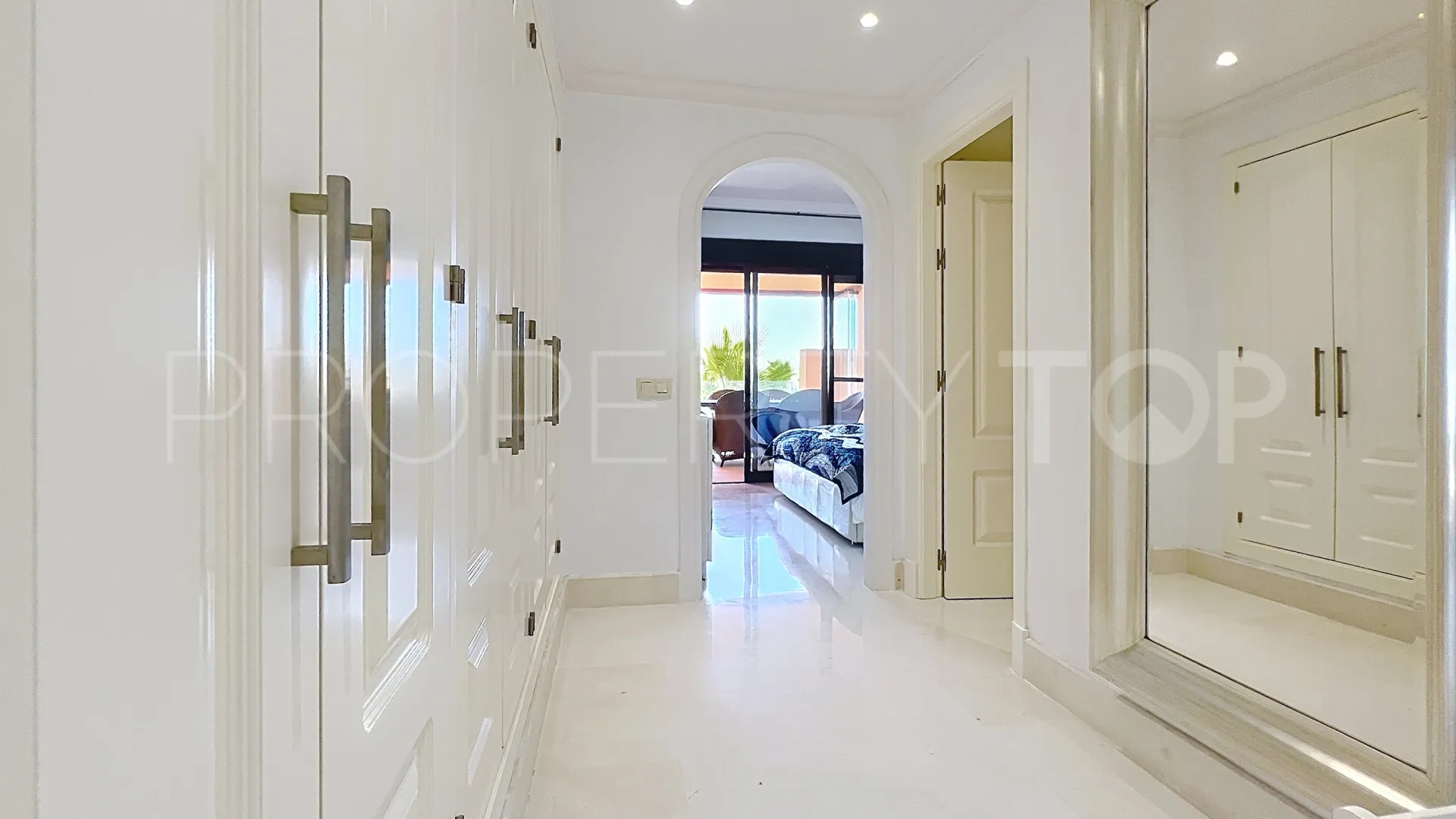 Buy apartment in Benahavis Hills Country Club
