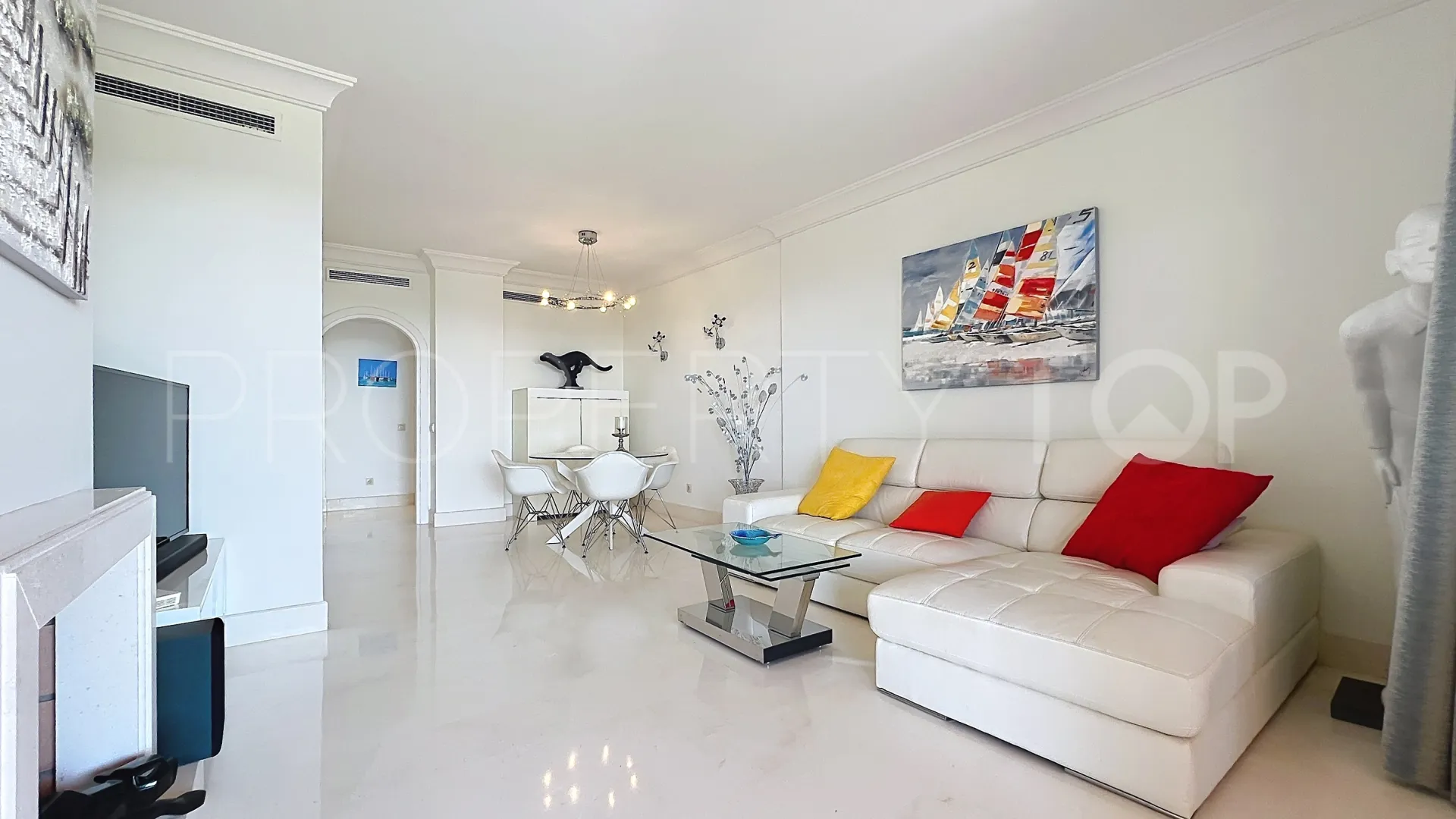 Buy apartment in Benahavis Hills Country Club