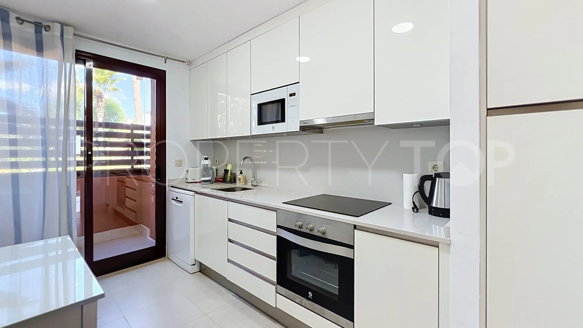 Buy apartment in Benahavis Hills Country Club
