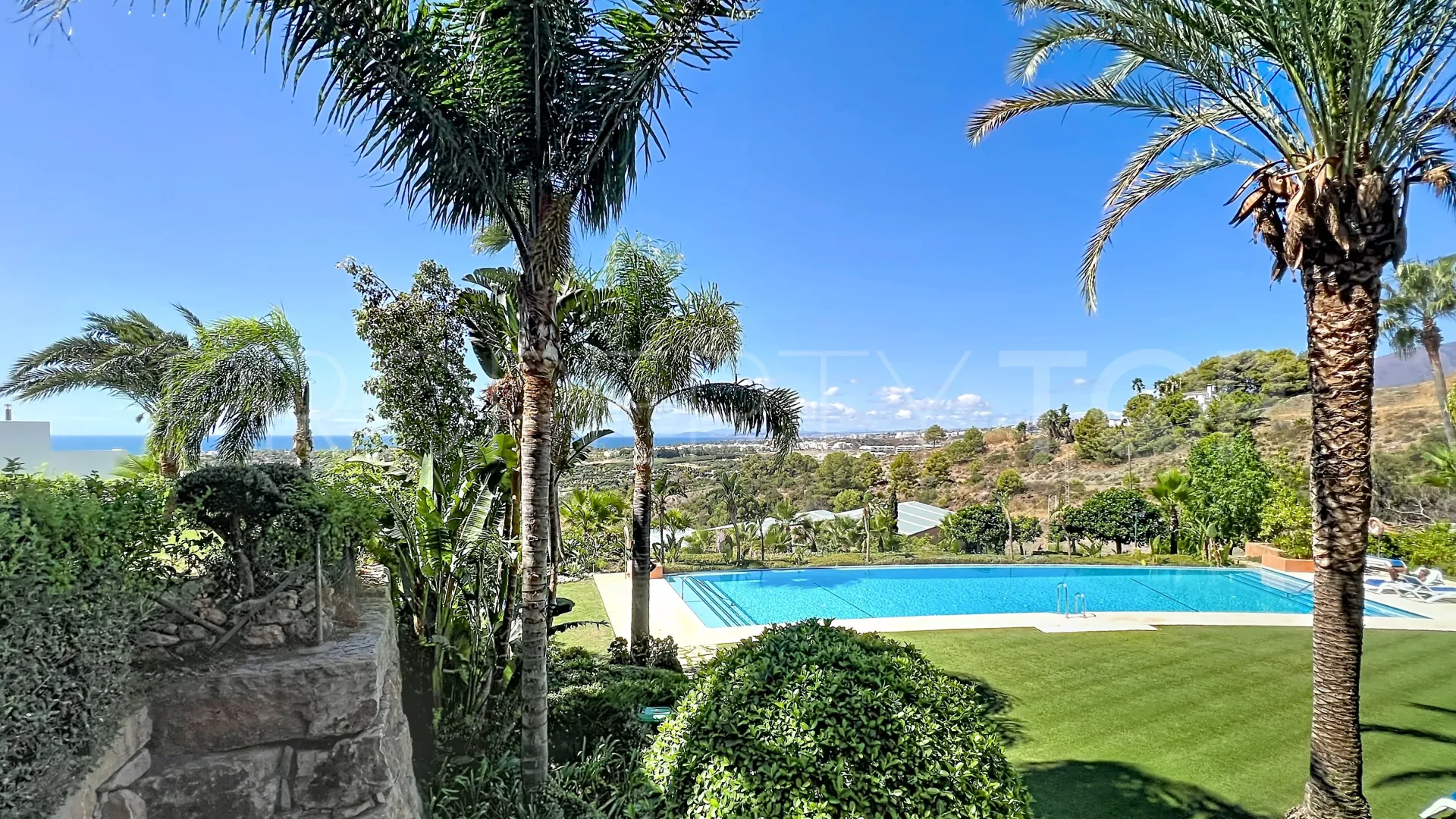 Buy apartment in Benahavis Hills Country Club