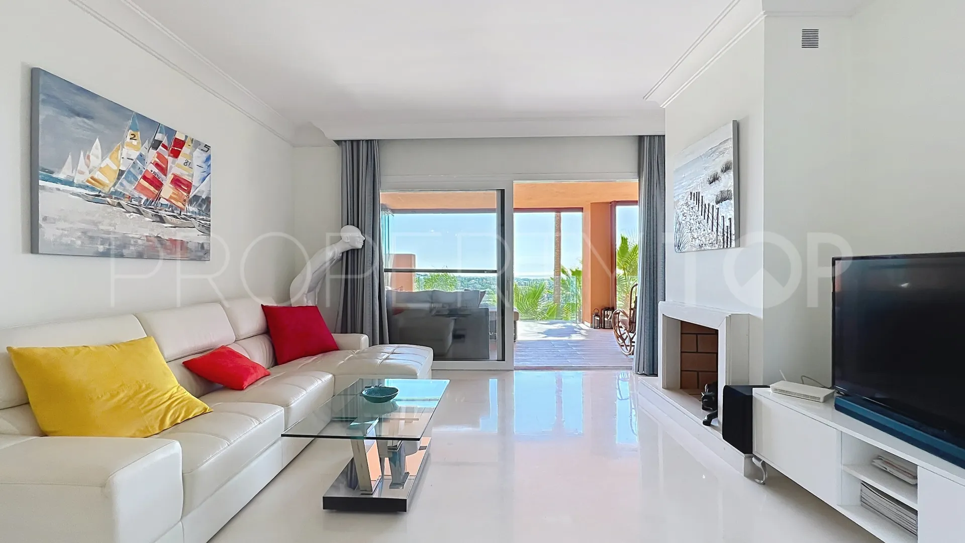 Buy apartment in Benahavis Hills Country Club
