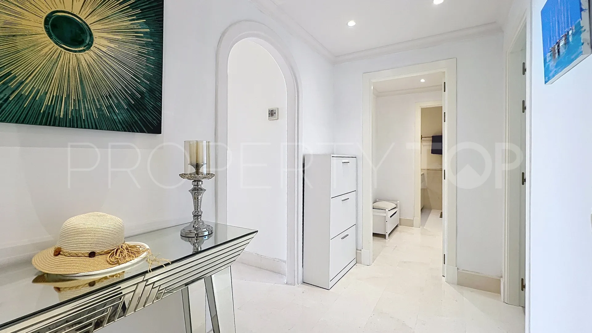 Buy apartment in Benahavis Hills Country Club