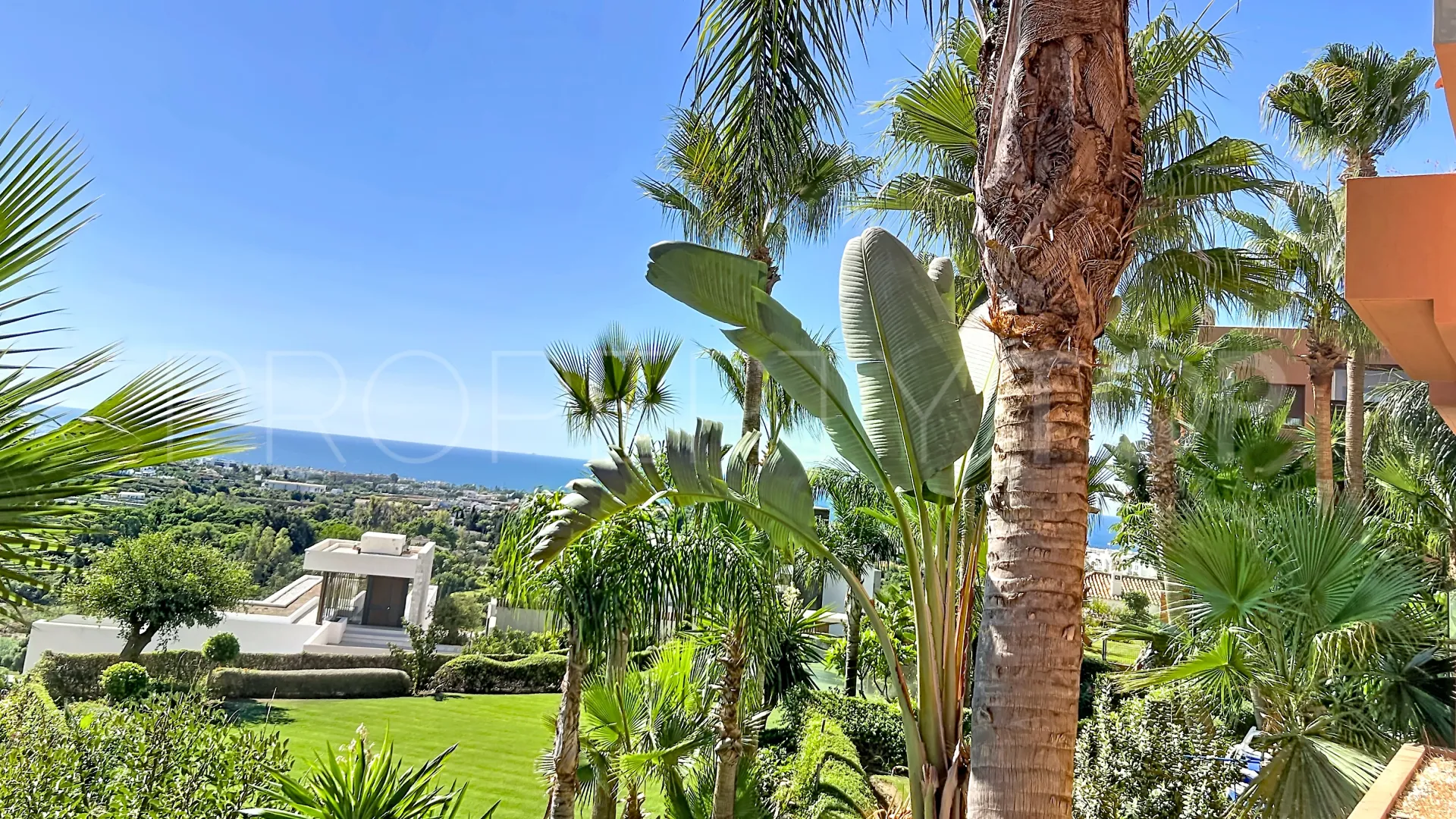 Buy apartment in Benahavis Hills Country Club