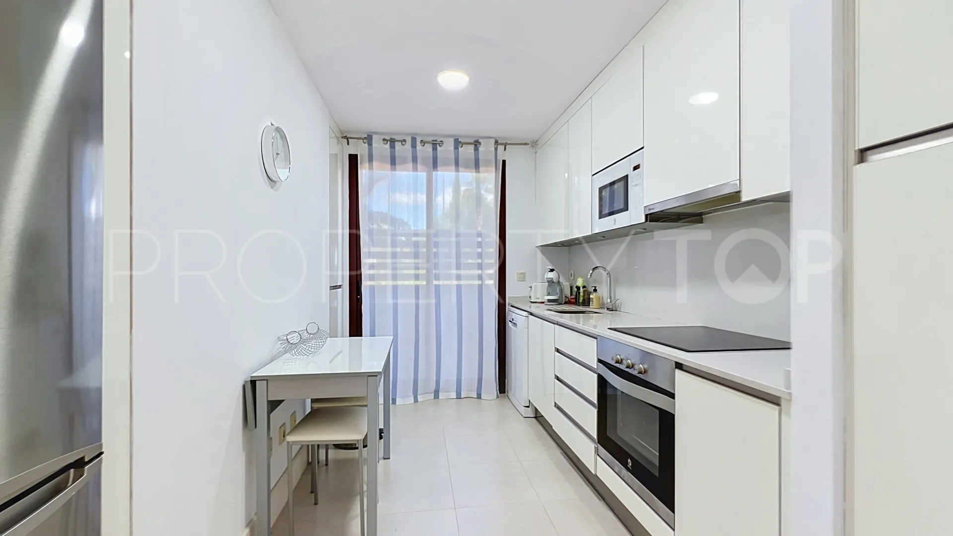 Buy apartment in Benahavis Hills Country Club