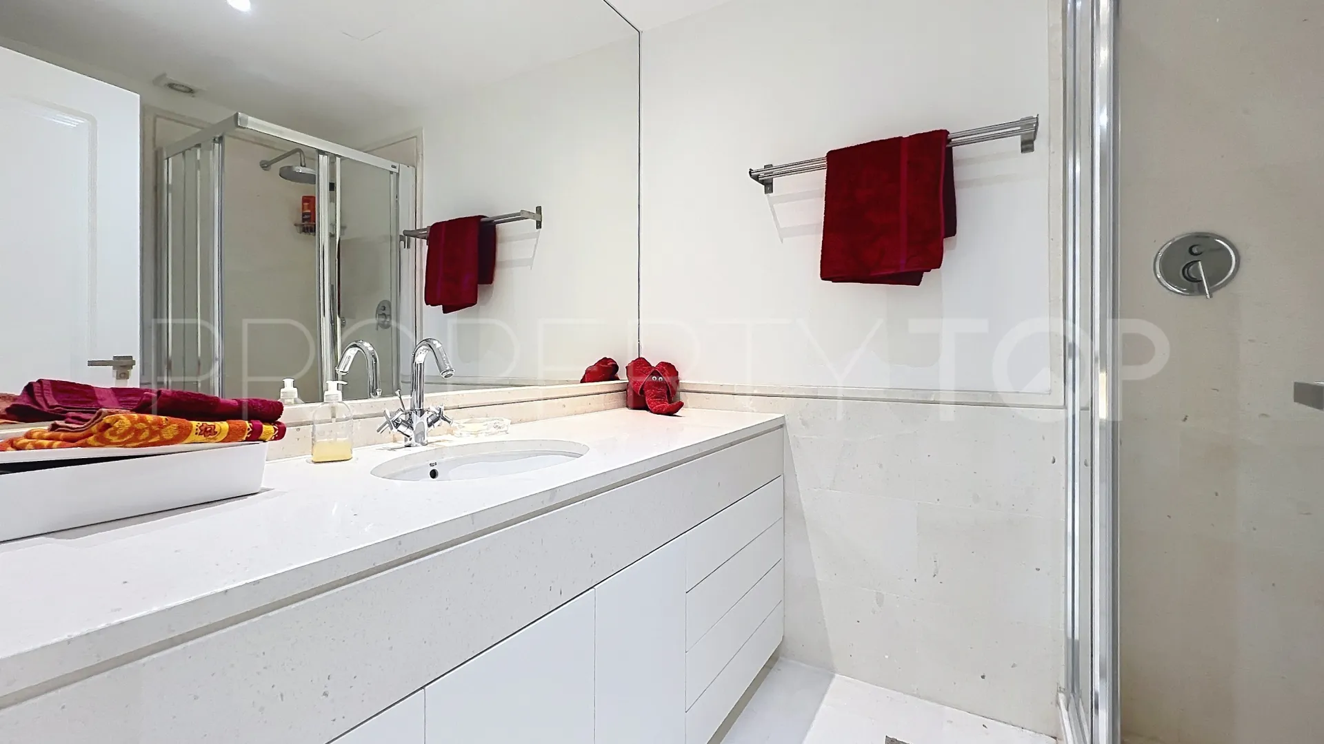 Buy apartment in Benahavis Hills Country Club