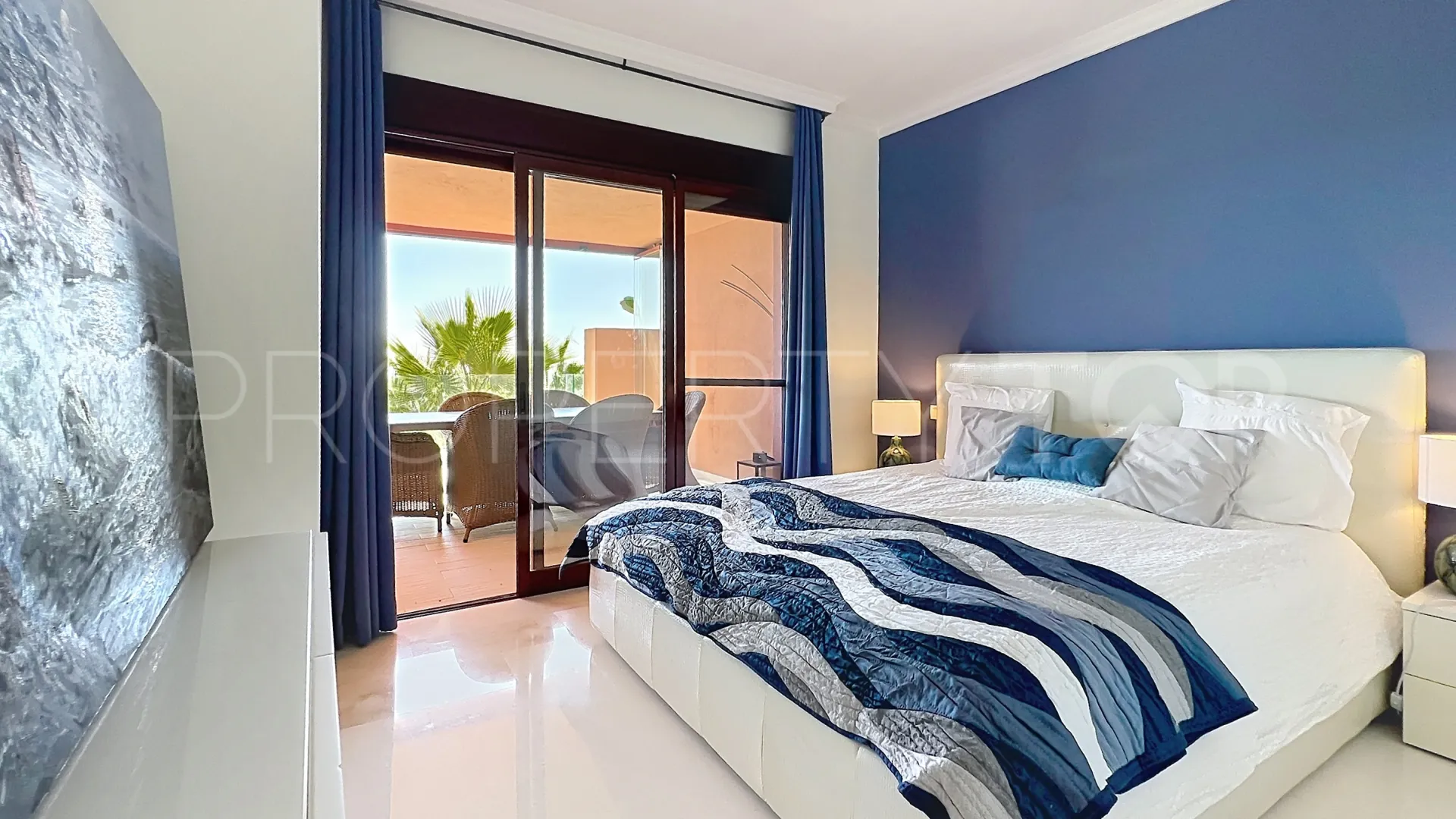 Buy apartment in Benahavis Hills Country Club