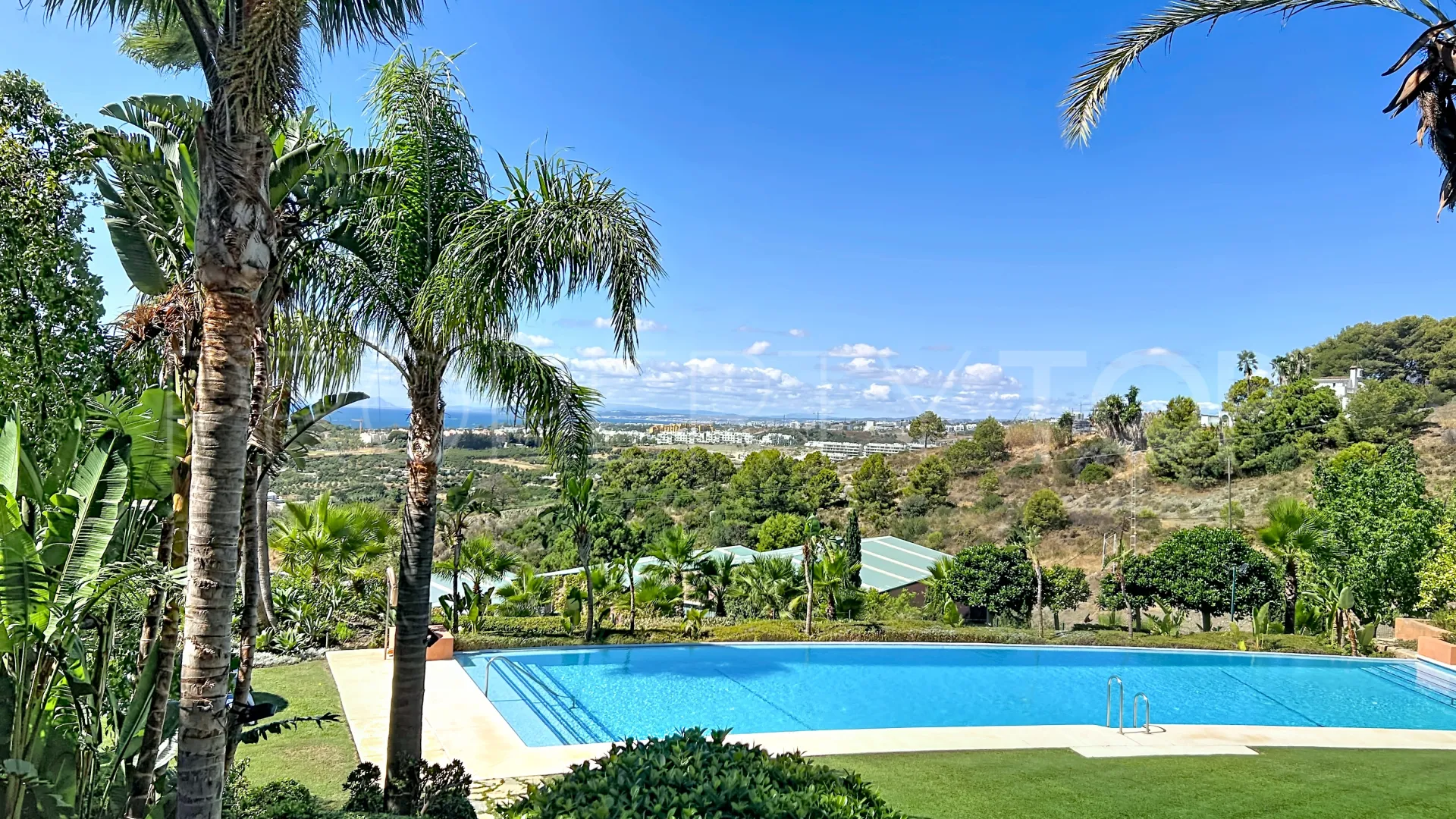Buy apartment in Benahavis Hills Country Club