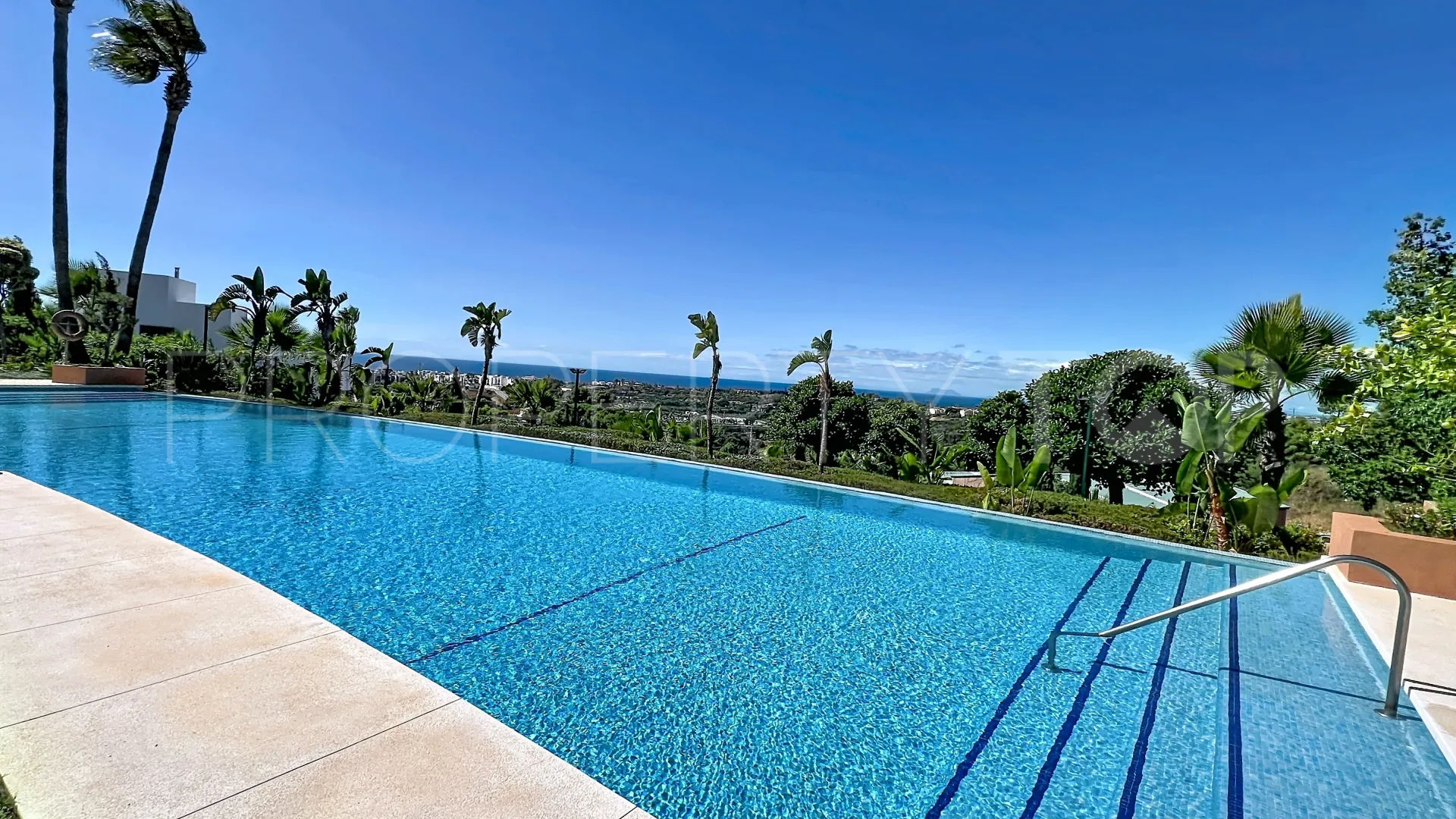 Buy apartment in Benahavis Hills Country Club