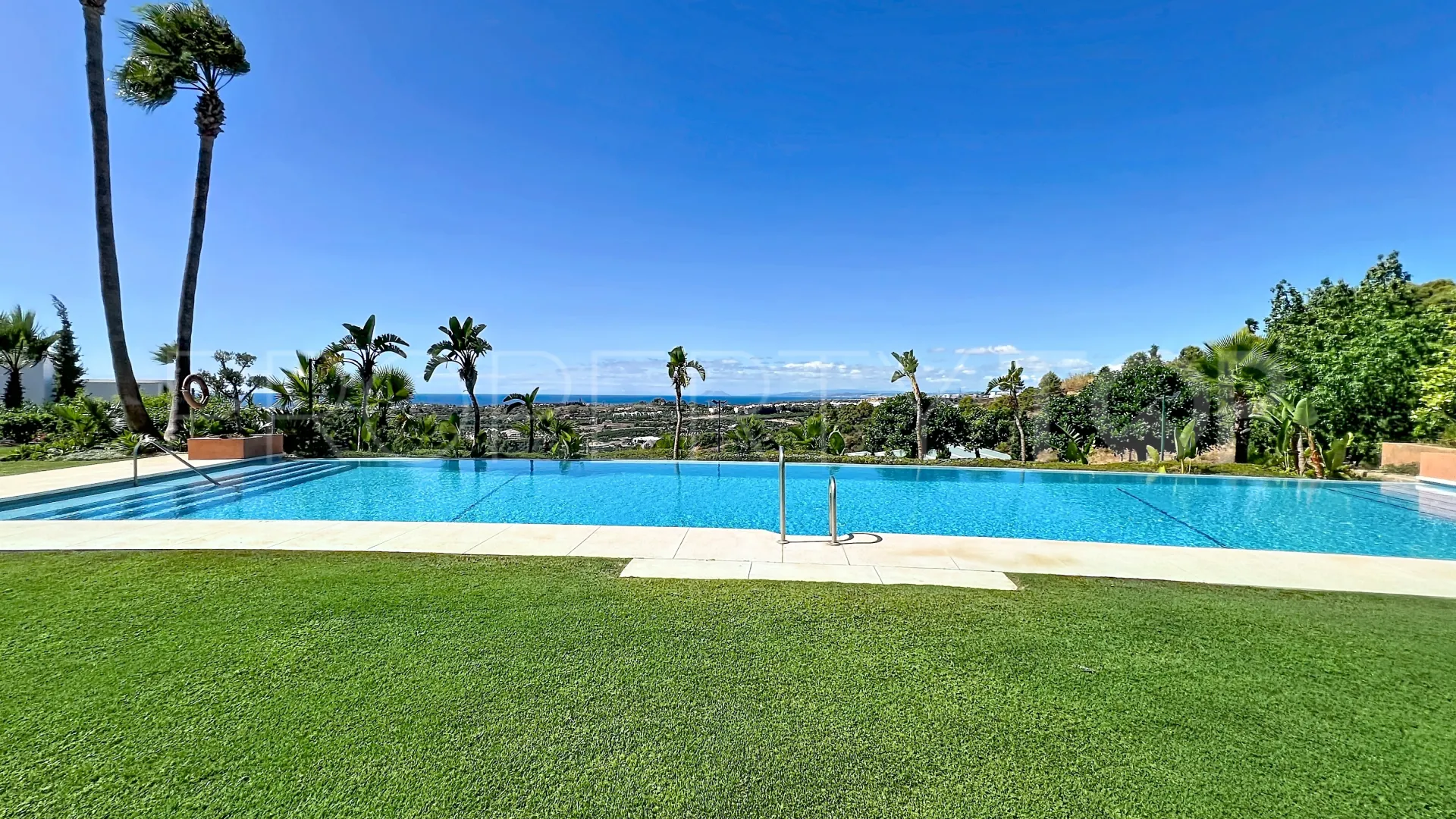 Buy apartment in Benahavis Hills Country Club