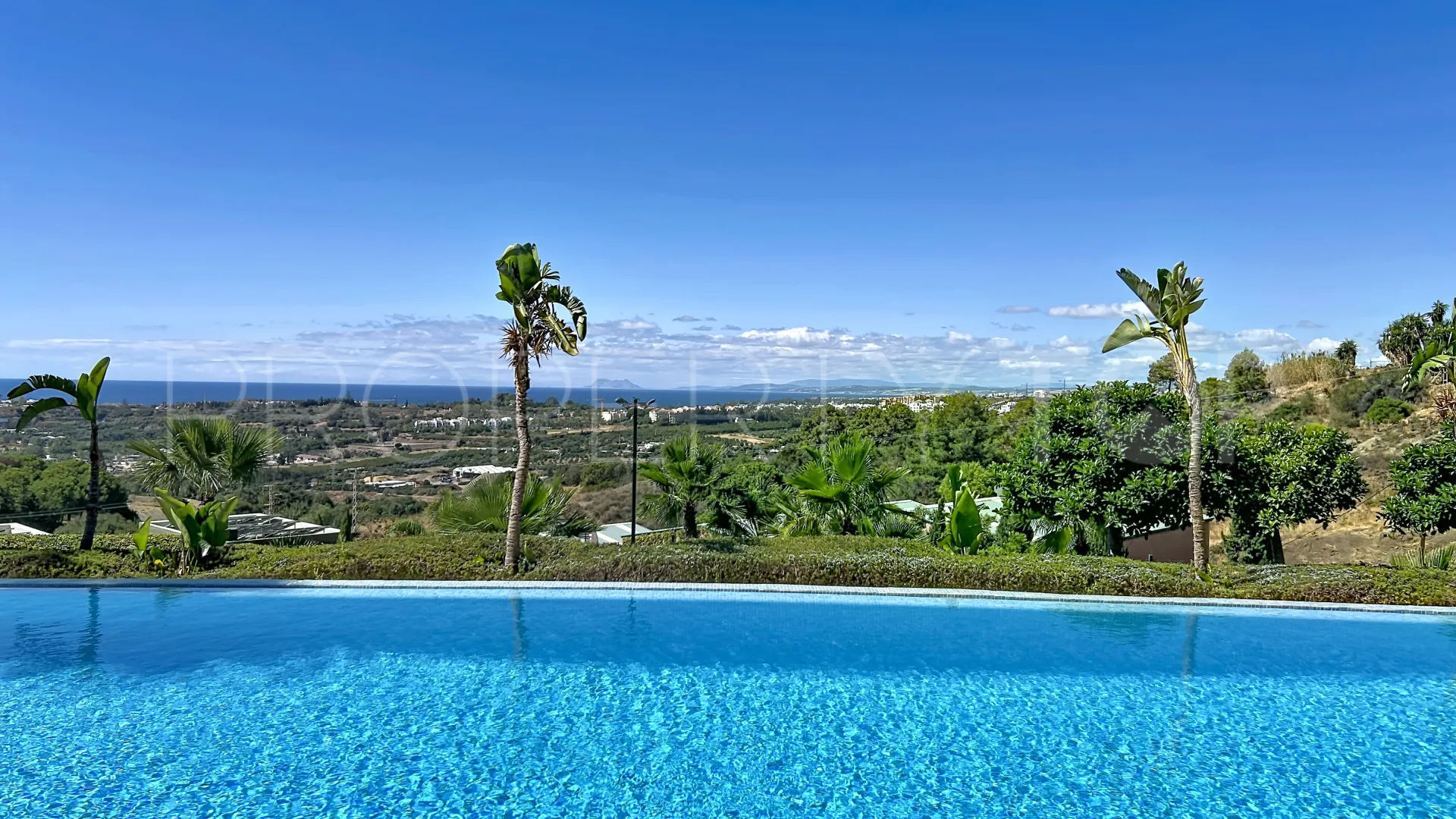 Buy apartment in Benahavis Hills Country Club