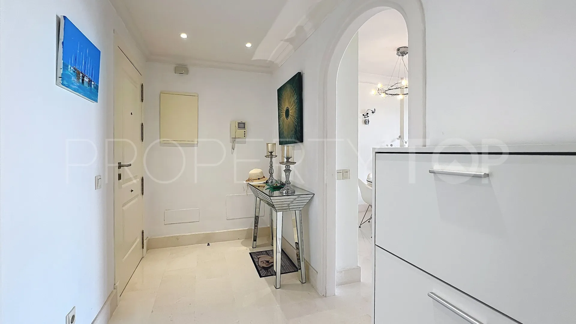 Buy apartment in Benahavis Hills Country Club