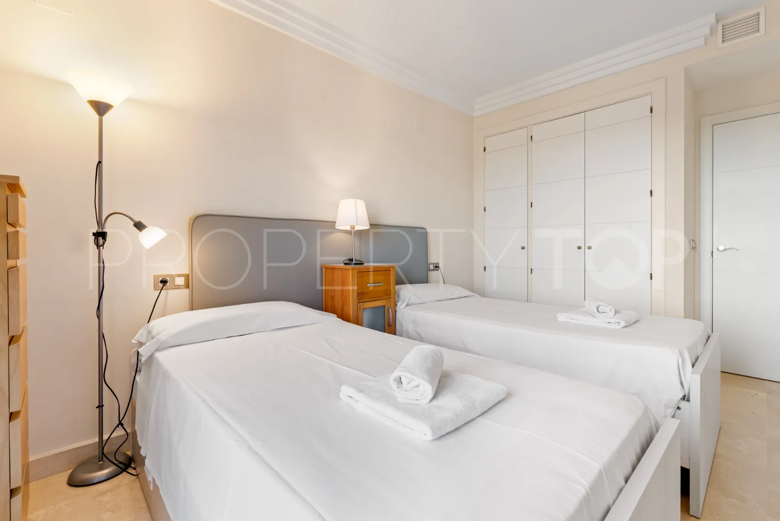 Benahavis Centro, apartamento en venta de 2 dormitorios