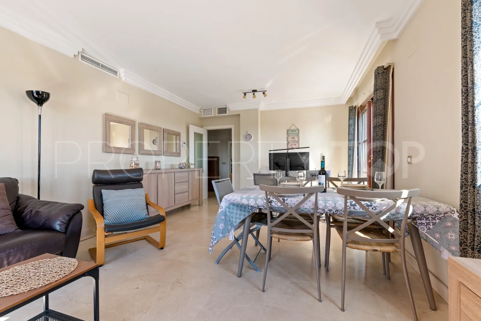 Benahavis Centro, apartamento en venta de 2 dormitorios