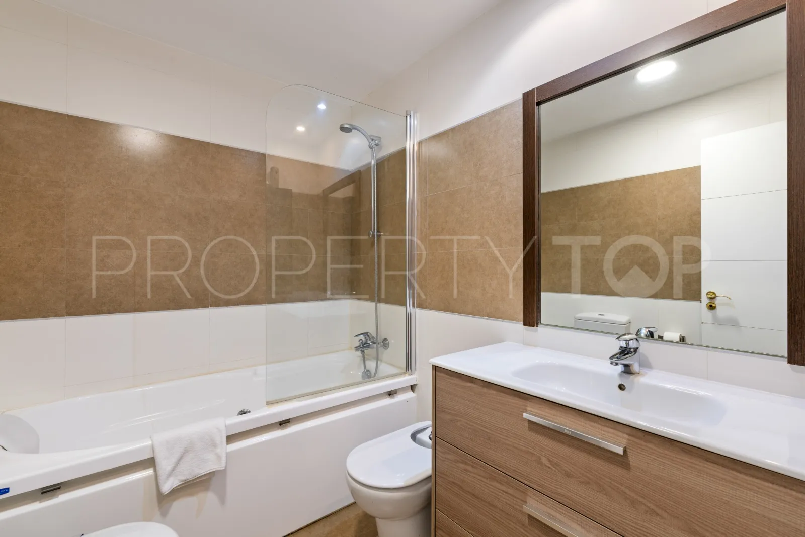 Benahavis Centro, apartamento en venta de 2 dormitorios