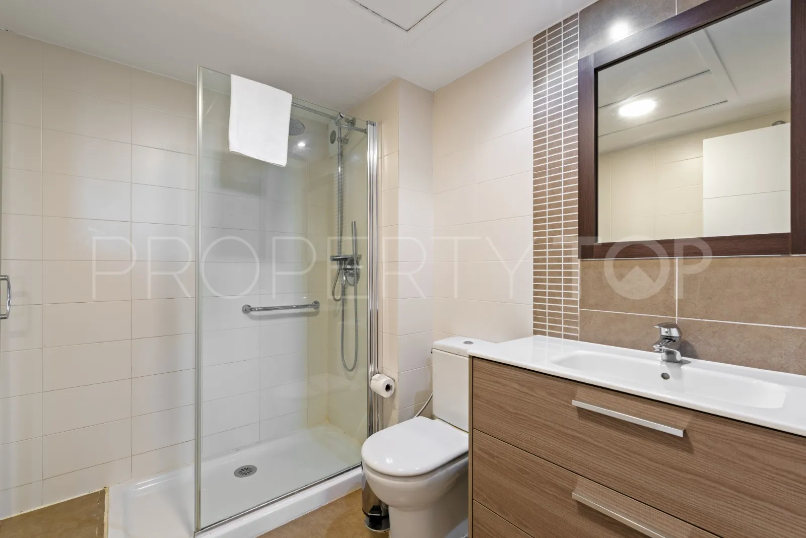Benahavis Centro, apartamento en venta de 2 dormitorios