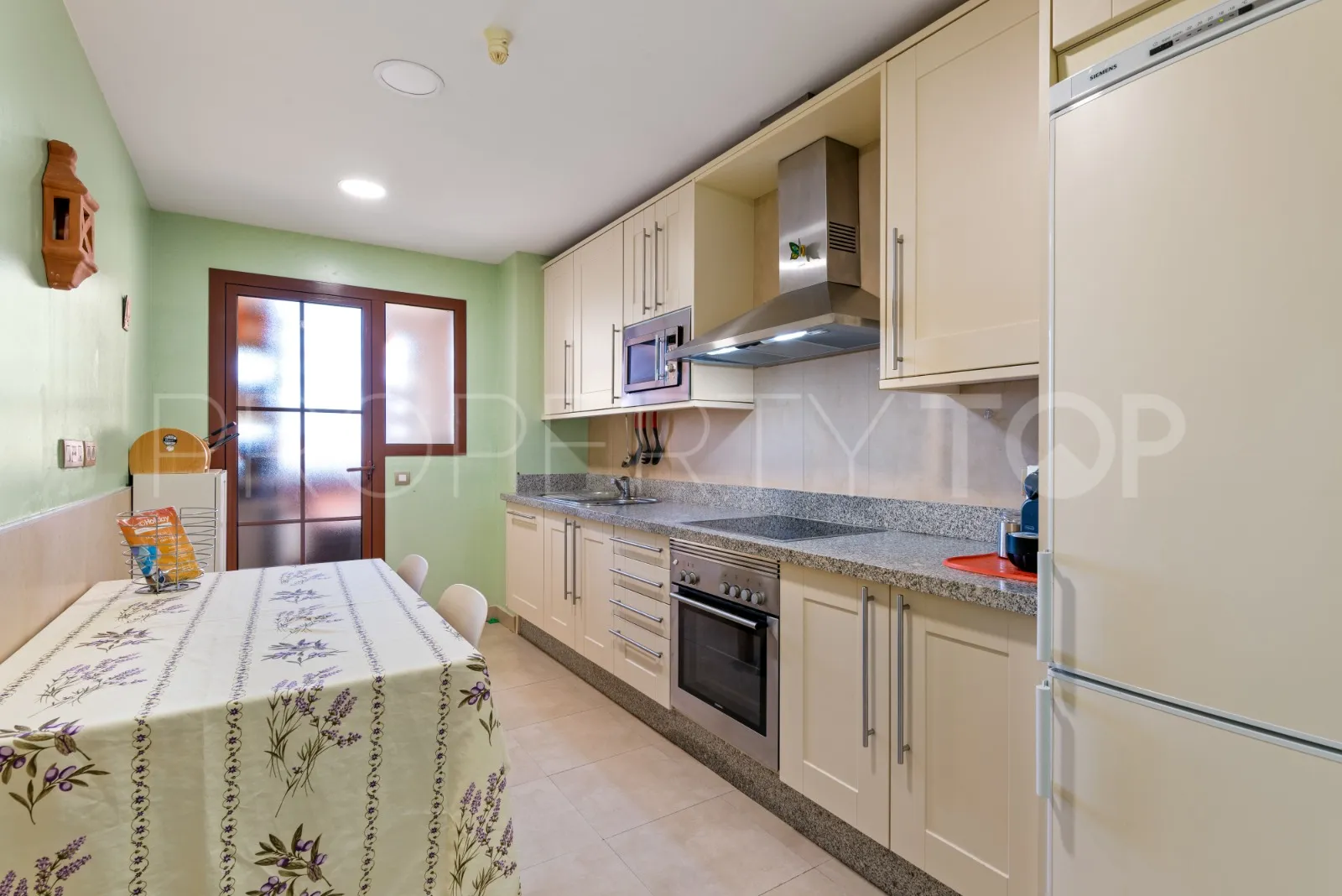 Benahavis Centro, apartamento en venta de 2 dormitorios