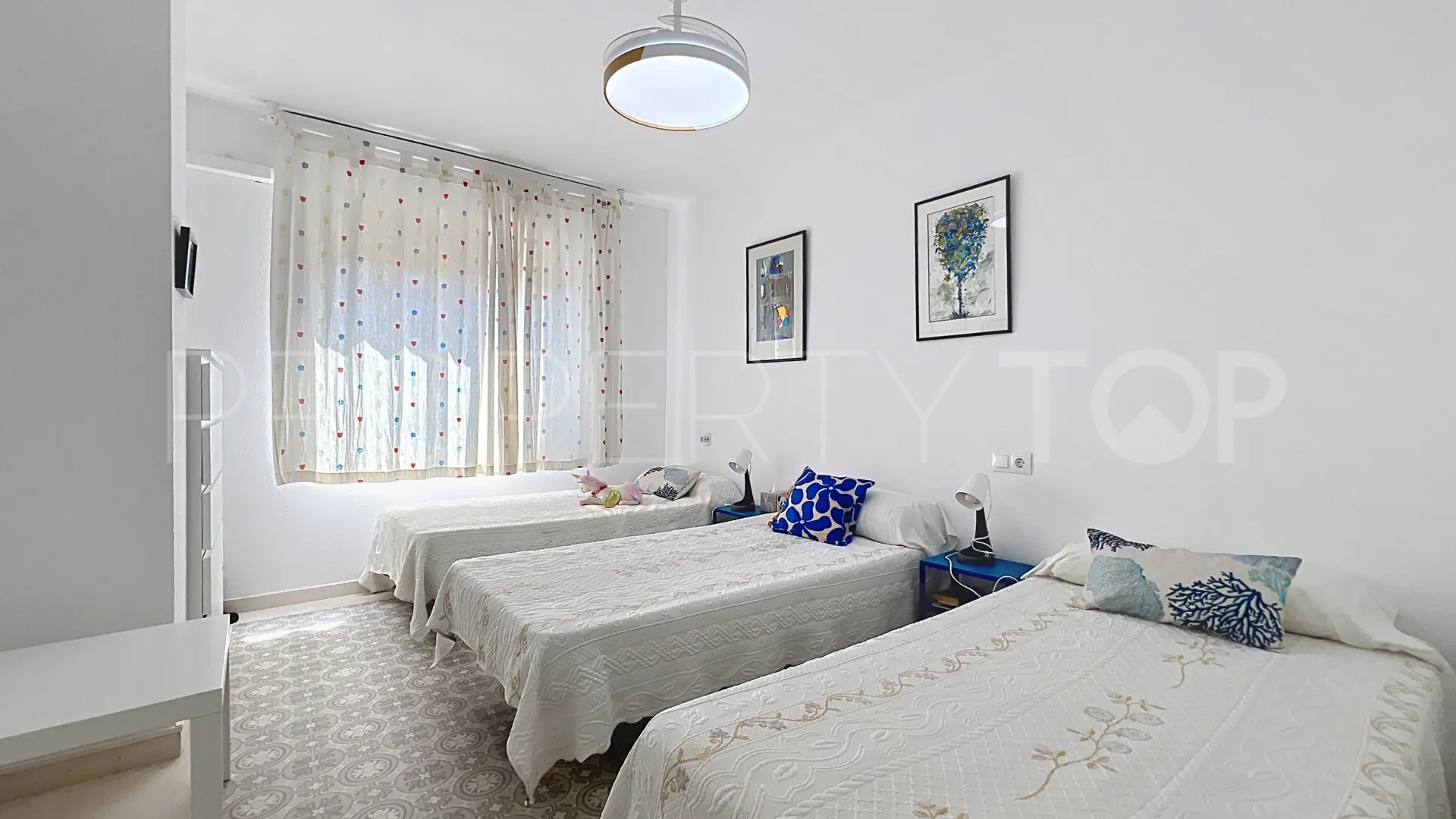 For sale apartment in Sabinillas