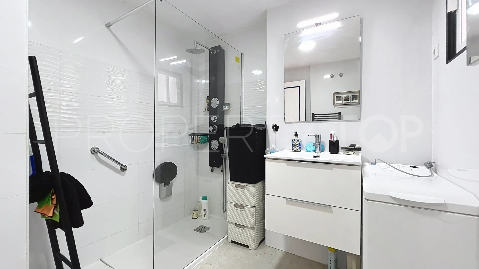 For sale apartment in Sabinillas