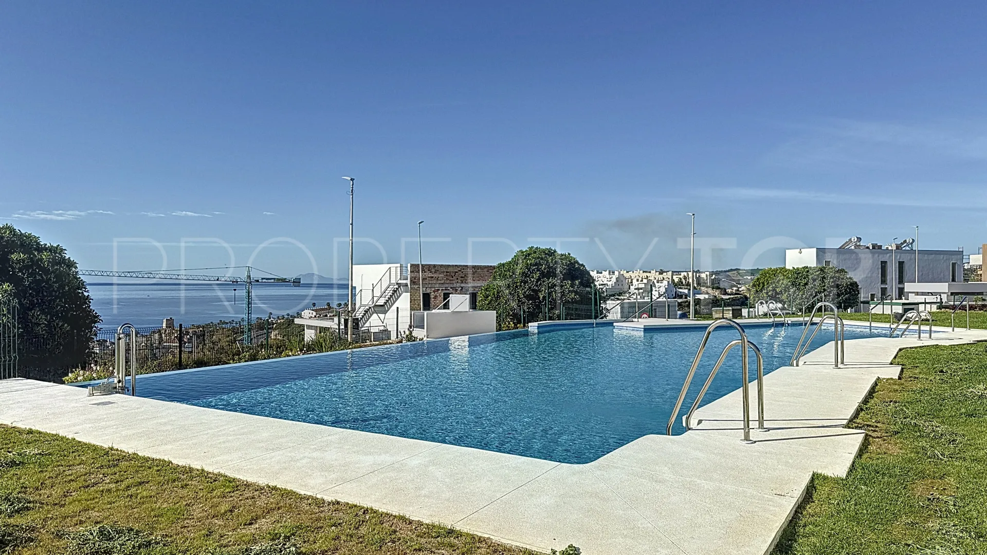 Camarate Golf, apartamento planta baja a la venta de 2 dormitorios