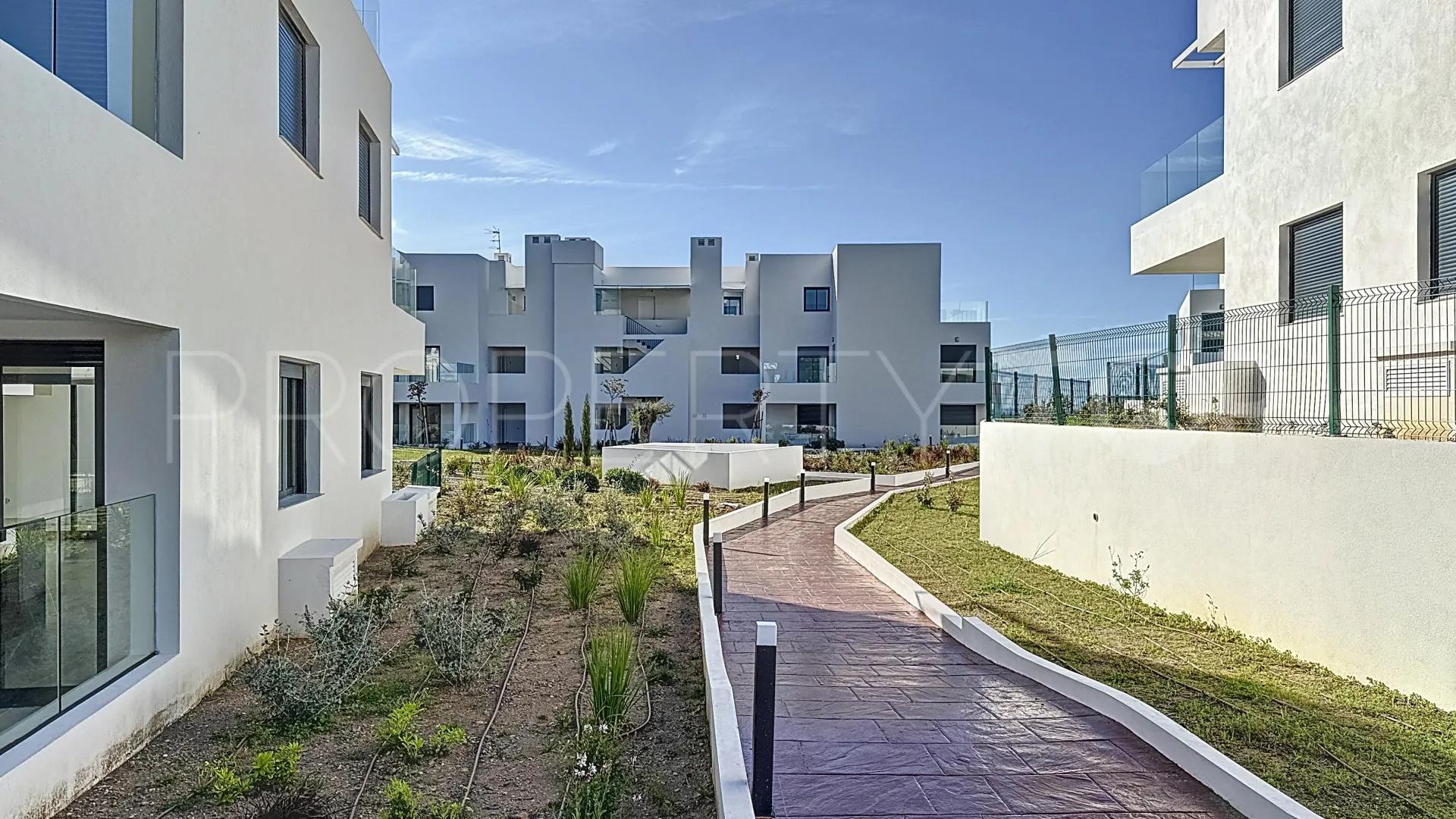 Camarate Golf, apartamento planta baja a la venta de 2 dormitorios