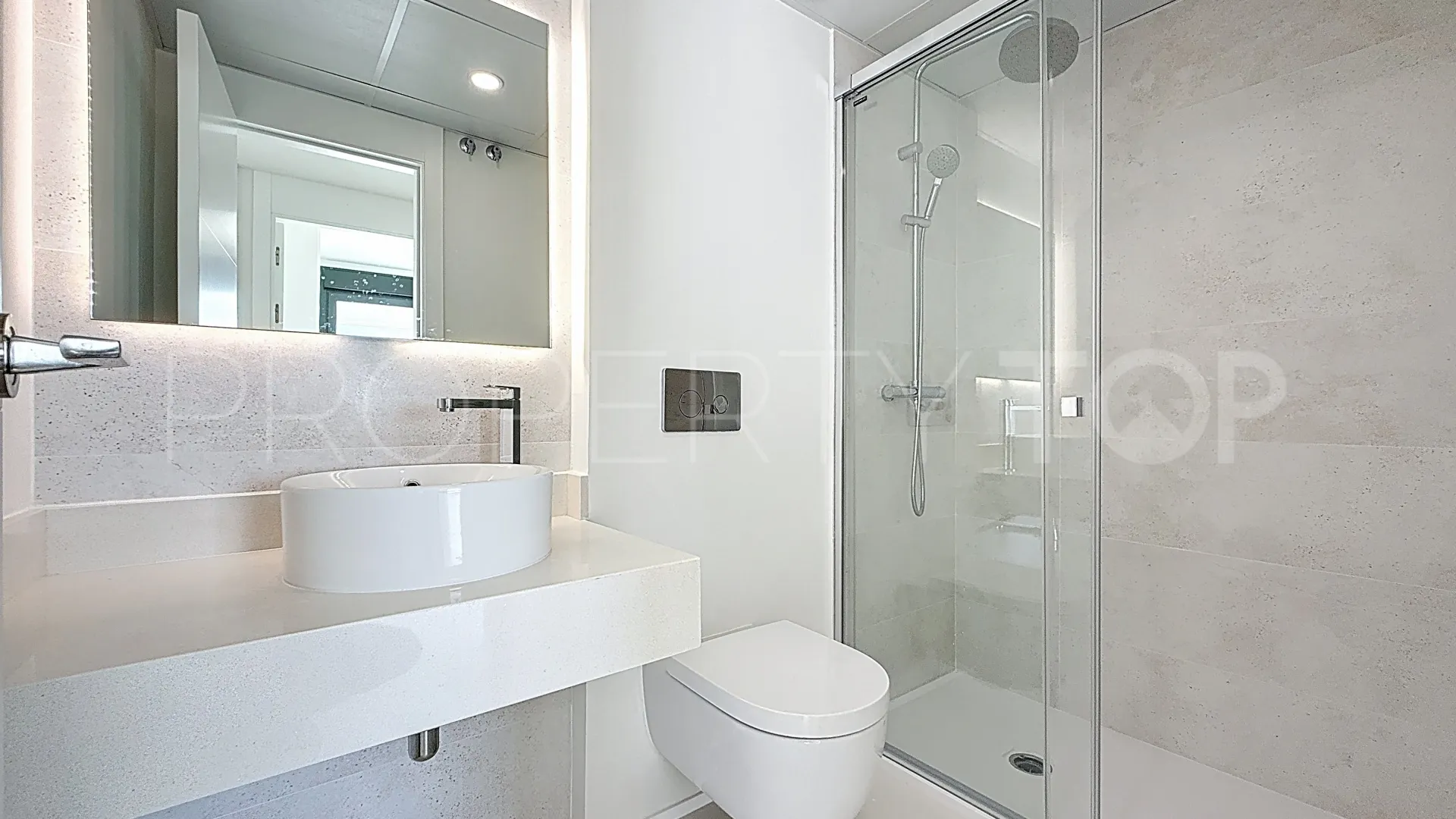 Camarate Golf, apartamento planta baja a la venta de 2 dormitorios