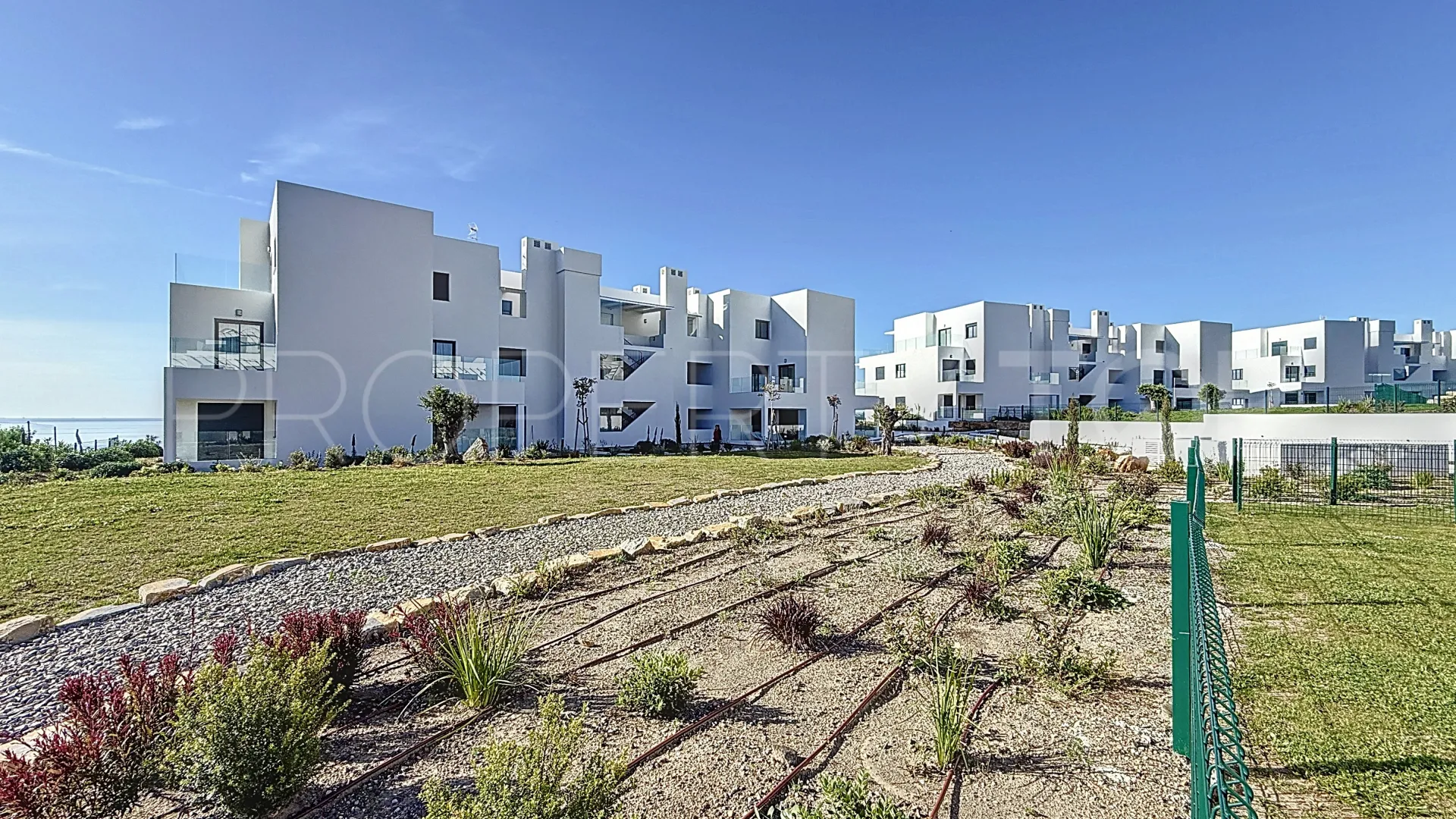 Camarate Golf, apartamento planta baja a la venta de 2 dormitorios