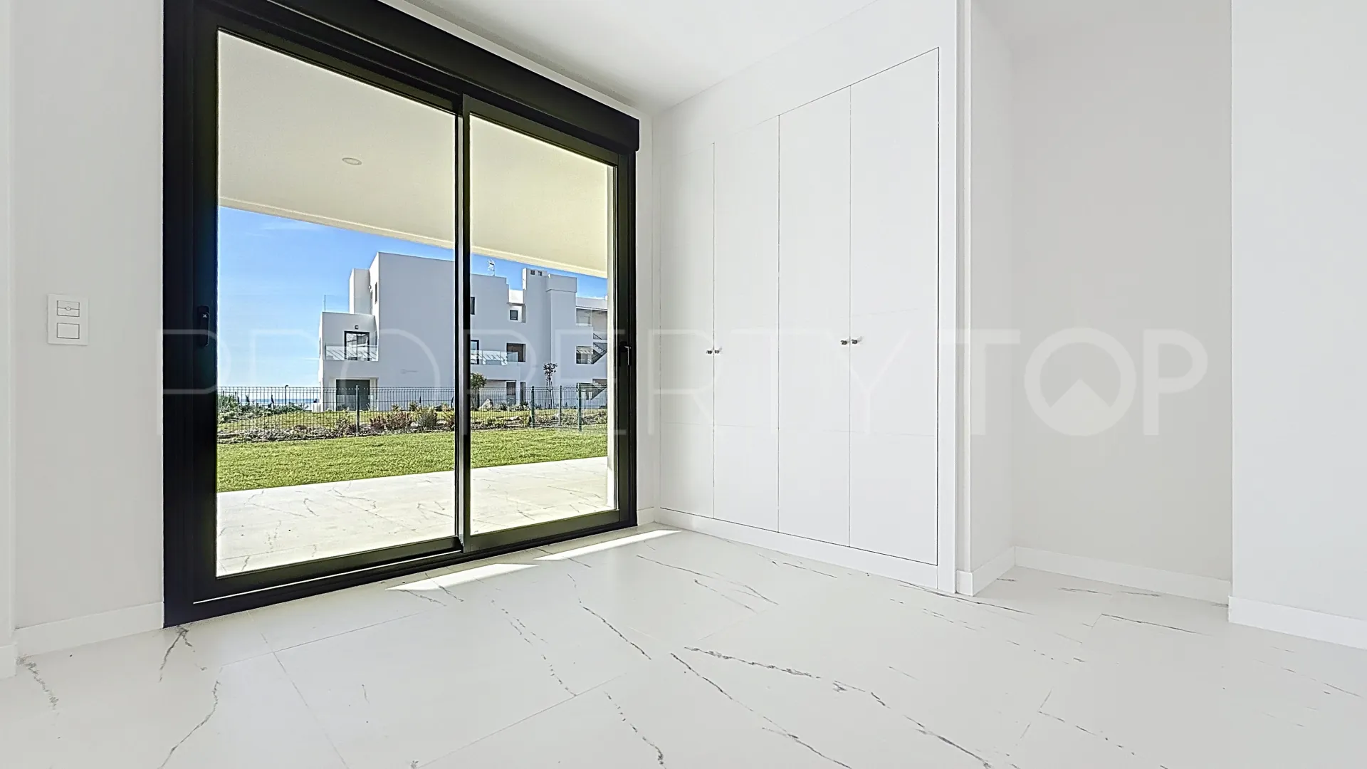 Camarate Golf, apartamento planta baja a la venta de 2 dormitorios