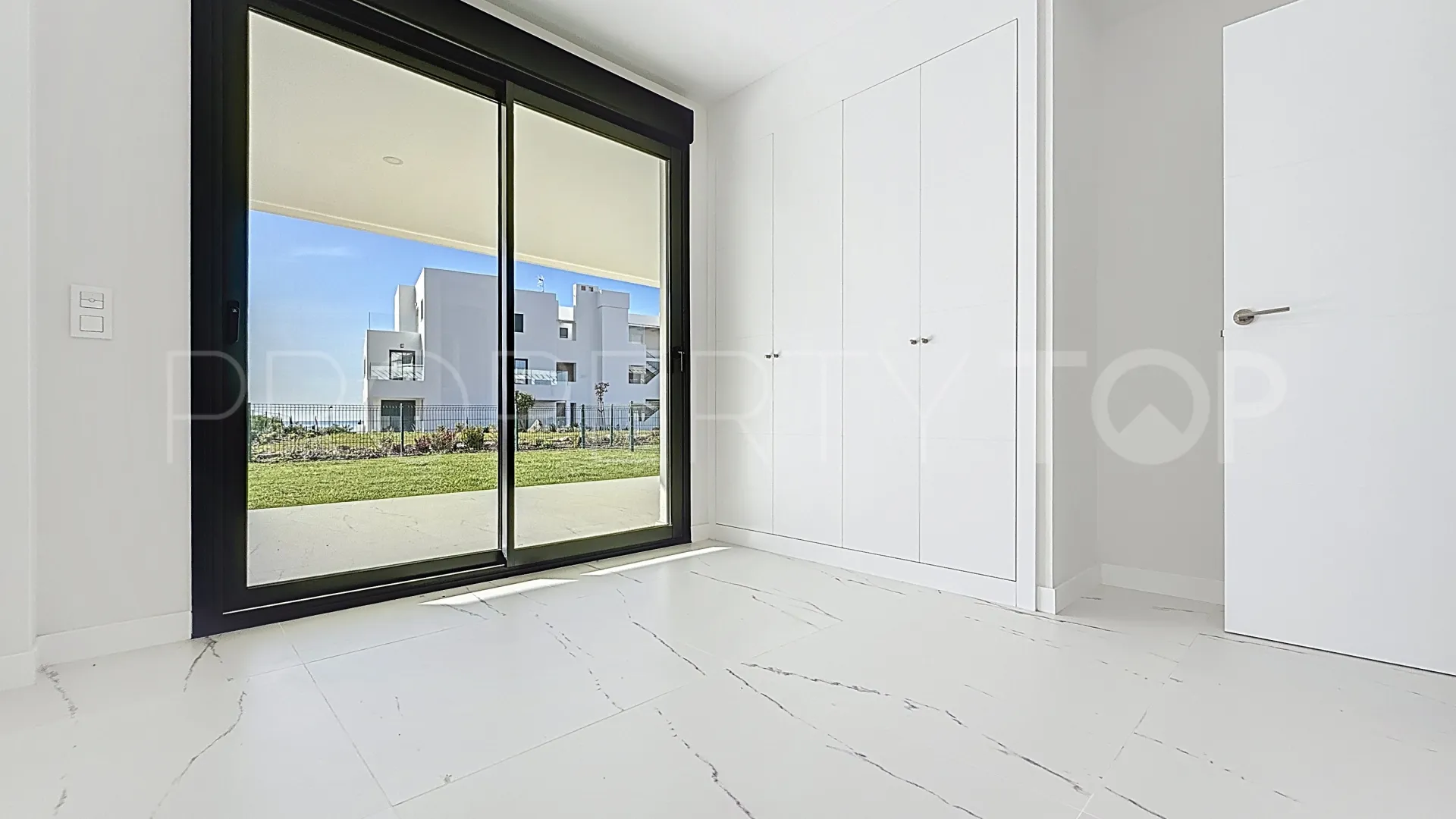 Camarate Golf, apartamento planta baja a la venta de 2 dormitorios