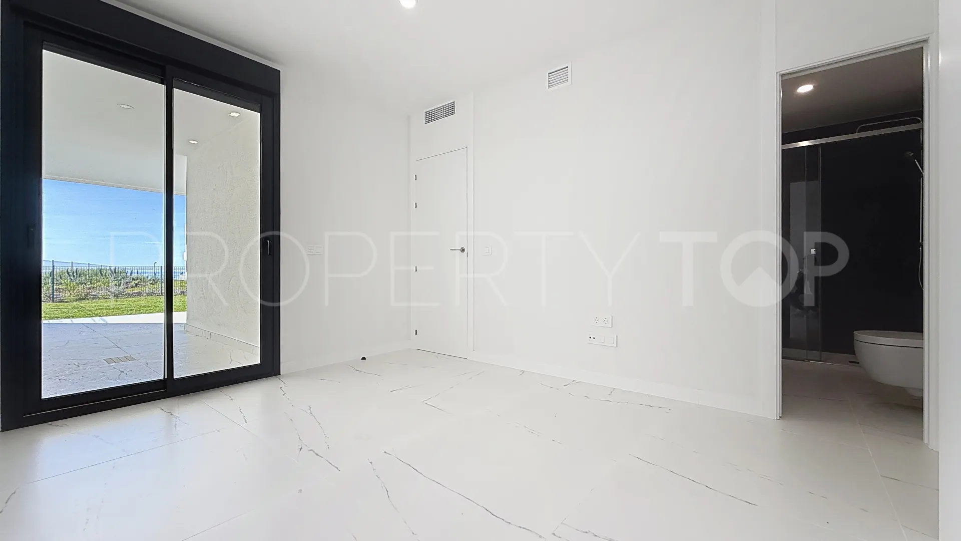Camarate Golf, apartamento planta baja a la venta de 2 dormitorios