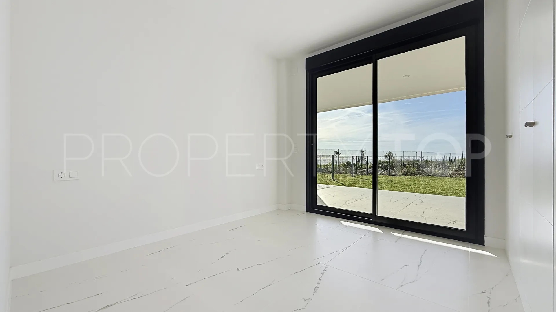 Camarate Golf, apartamento planta baja a la venta de 2 dormitorios