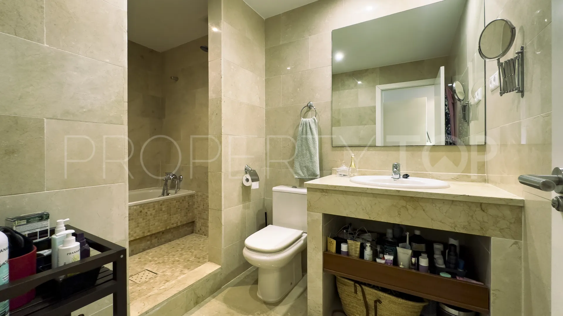 Ground floor apartment with 2 bedrooms for sale in Bahia de las Rocas