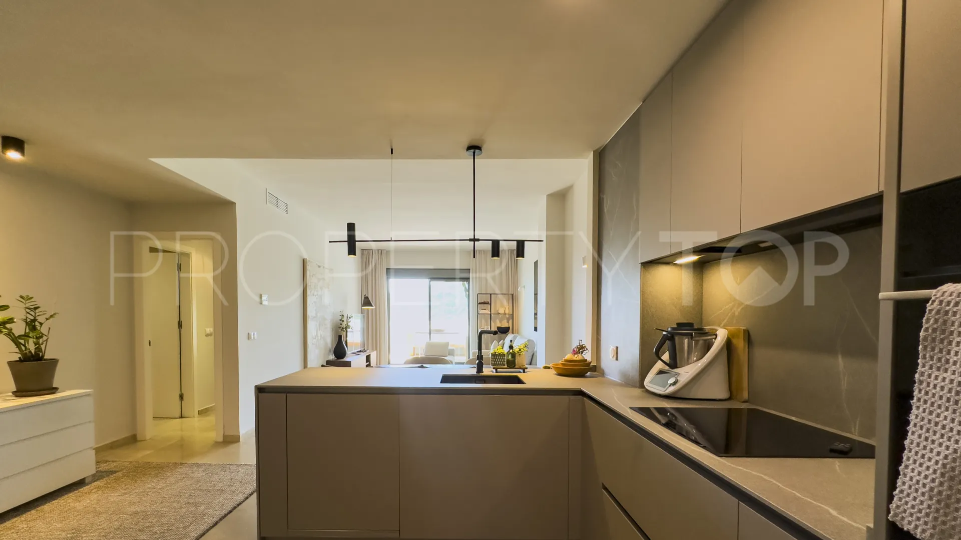 Ground floor apartment with 2 bedrooms for sale in Bahia de las Rocas