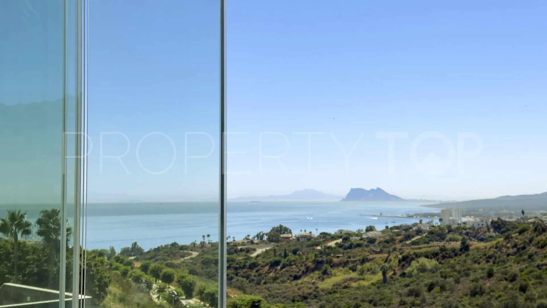 Ground floor apartment with 2 bedrooms for sale in Bahia de las Rocas