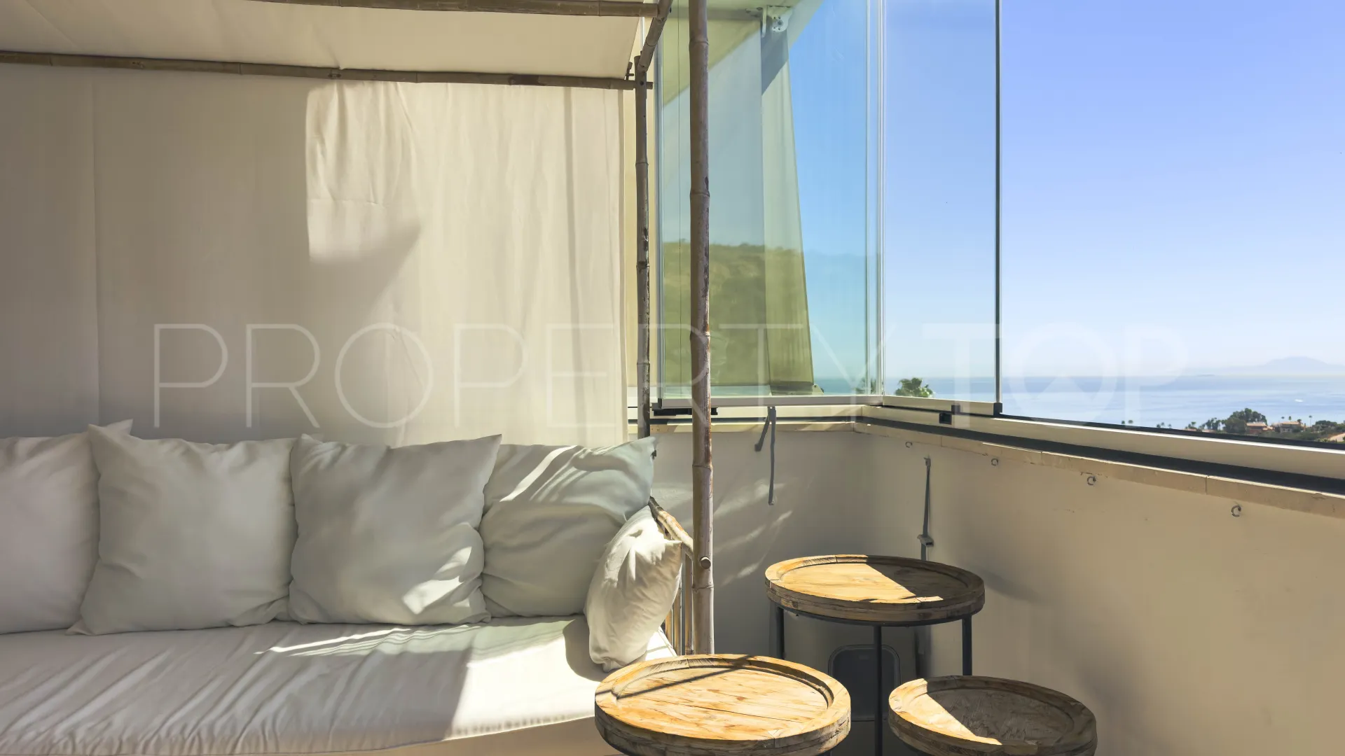 Ground floor apartment with 2 bedrooms for sale in Bahia de las Rocas