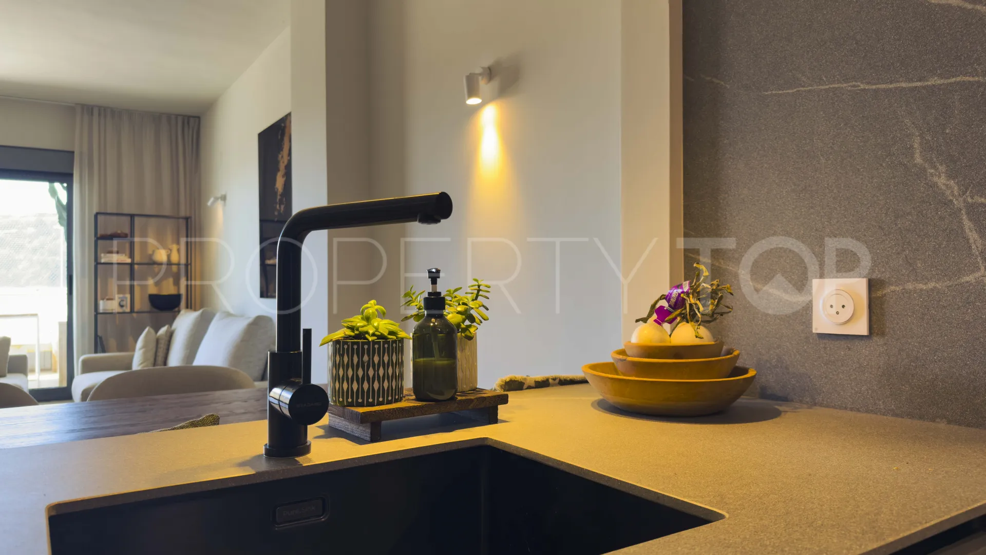 Ground floor apartment with 2 bedrooms for sale in Bahia de las Rocas