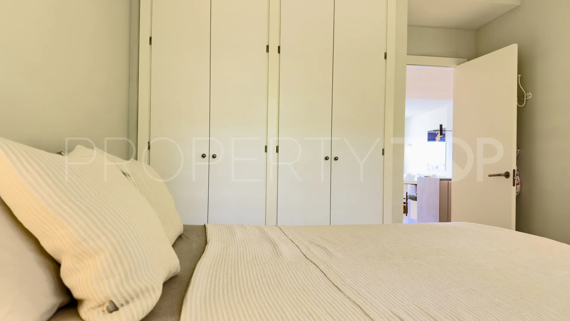 Ground floor apartment with 2 bedrooms for sale in Bahia de las Rocas