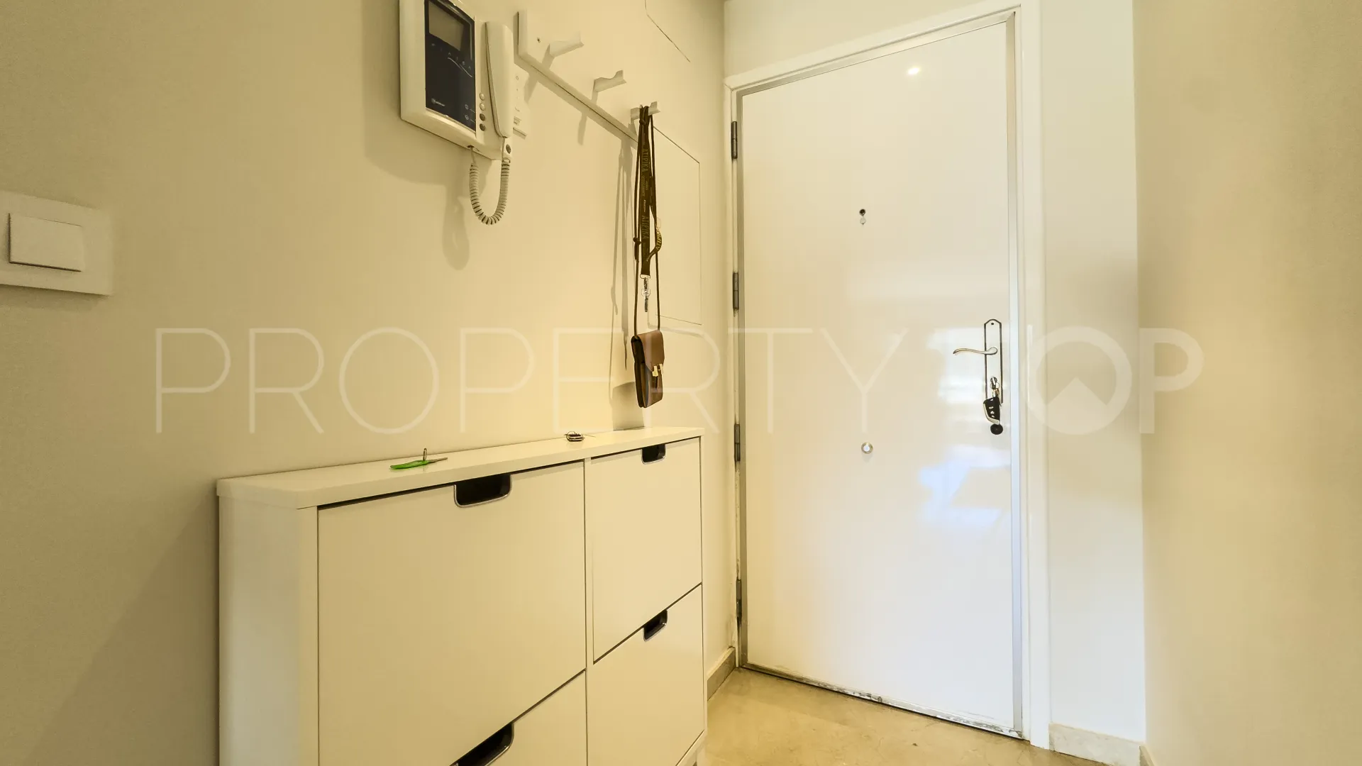 Ground floor apartment with 2 bedrooms for sale in Bahia de las Rocas