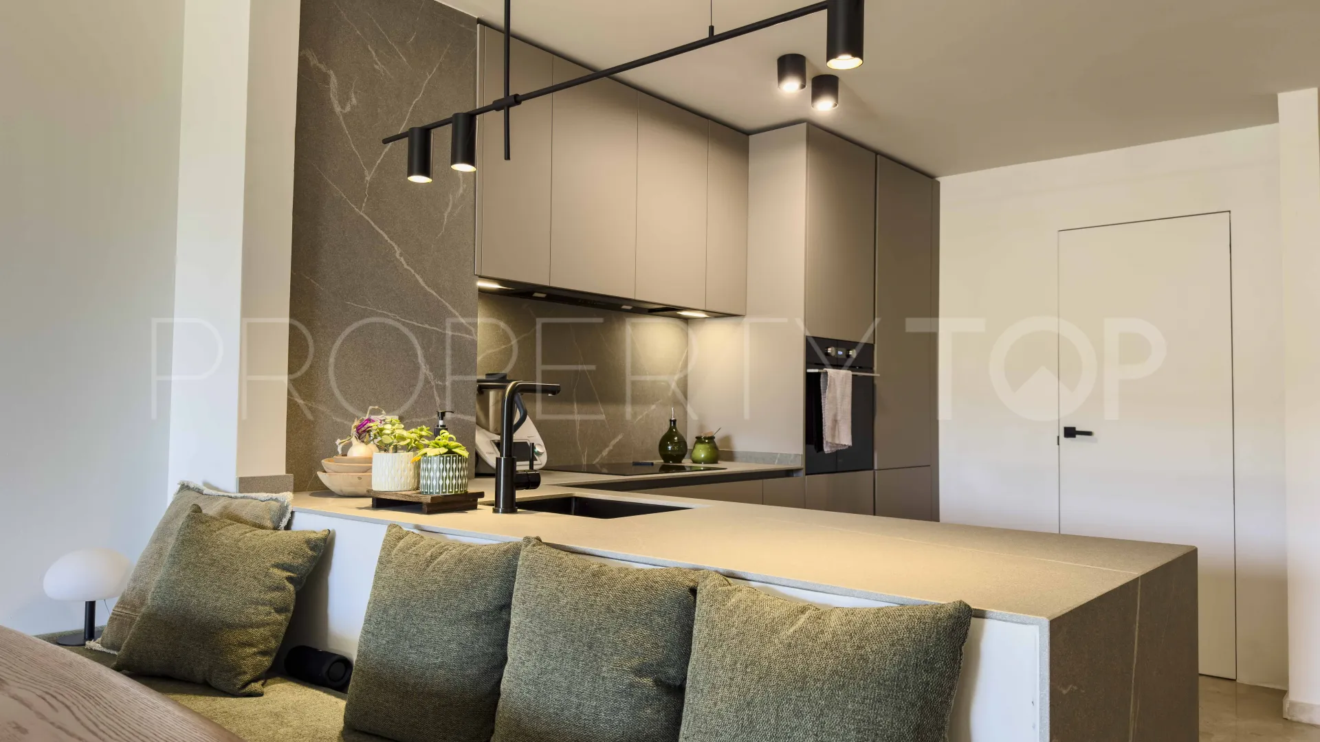 Ground floor apartment with 2 bedrooms for sale in Bahia de las Rocas