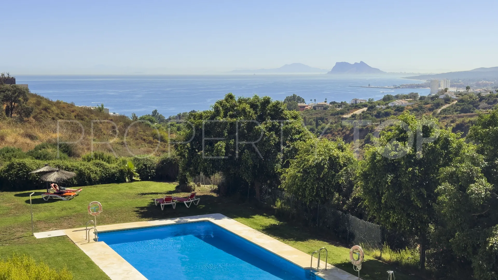 Ground floor apartment with 2 bedrooms for sale in Bahia de las Rocas