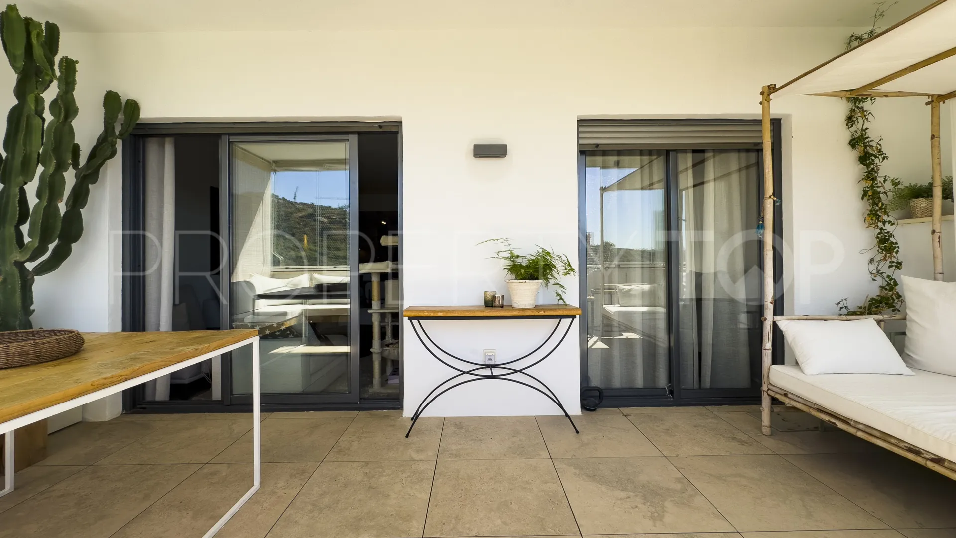 Ground floor apartment with 2 bedrooms for sale in Bahia de las Rocas