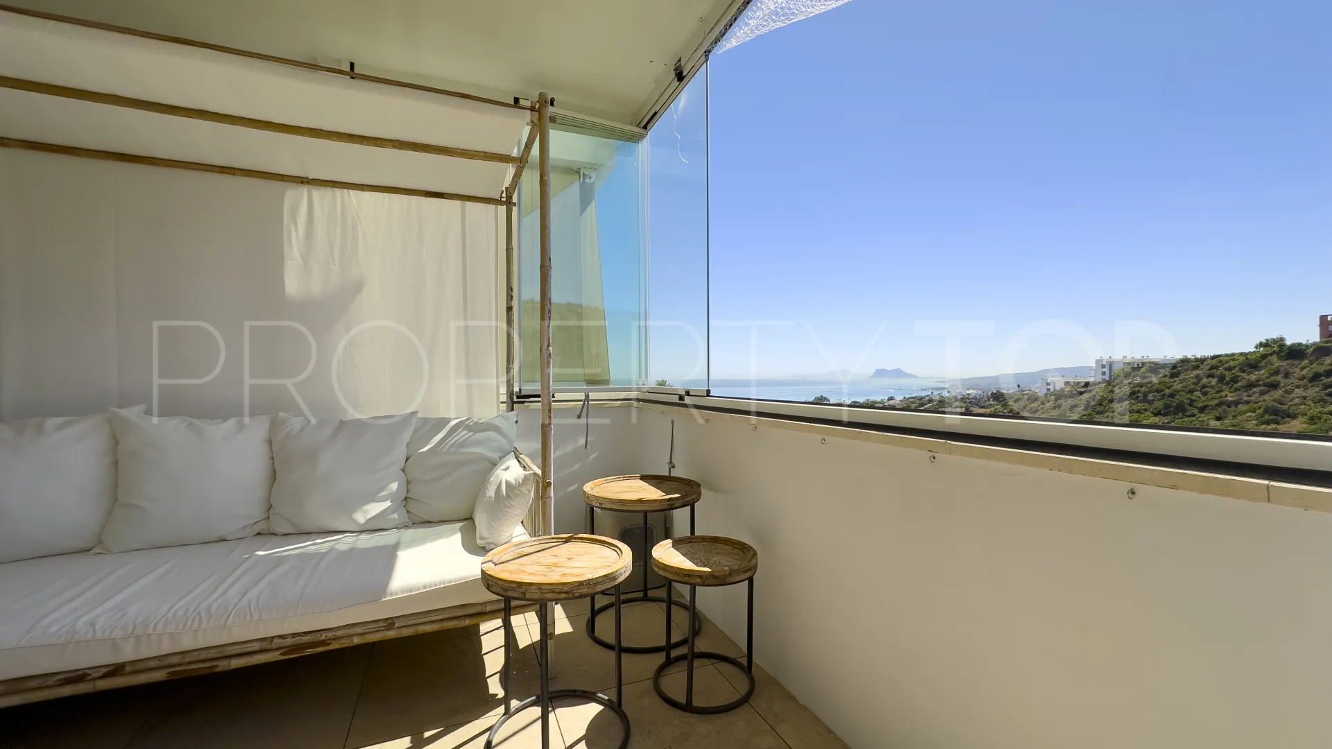 Ground floor apartment with 2 bedrooms for sale in Bahia de las Rocas