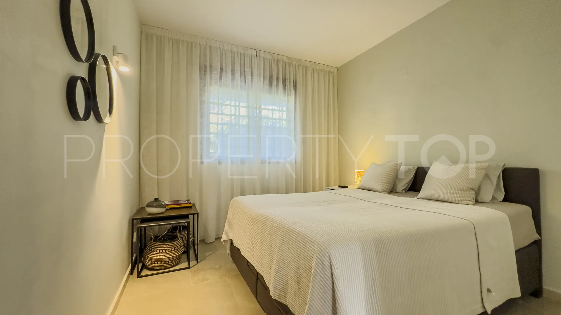 Ground floor apartment with 2 bedrooms for sale in Bahia de las Rocas