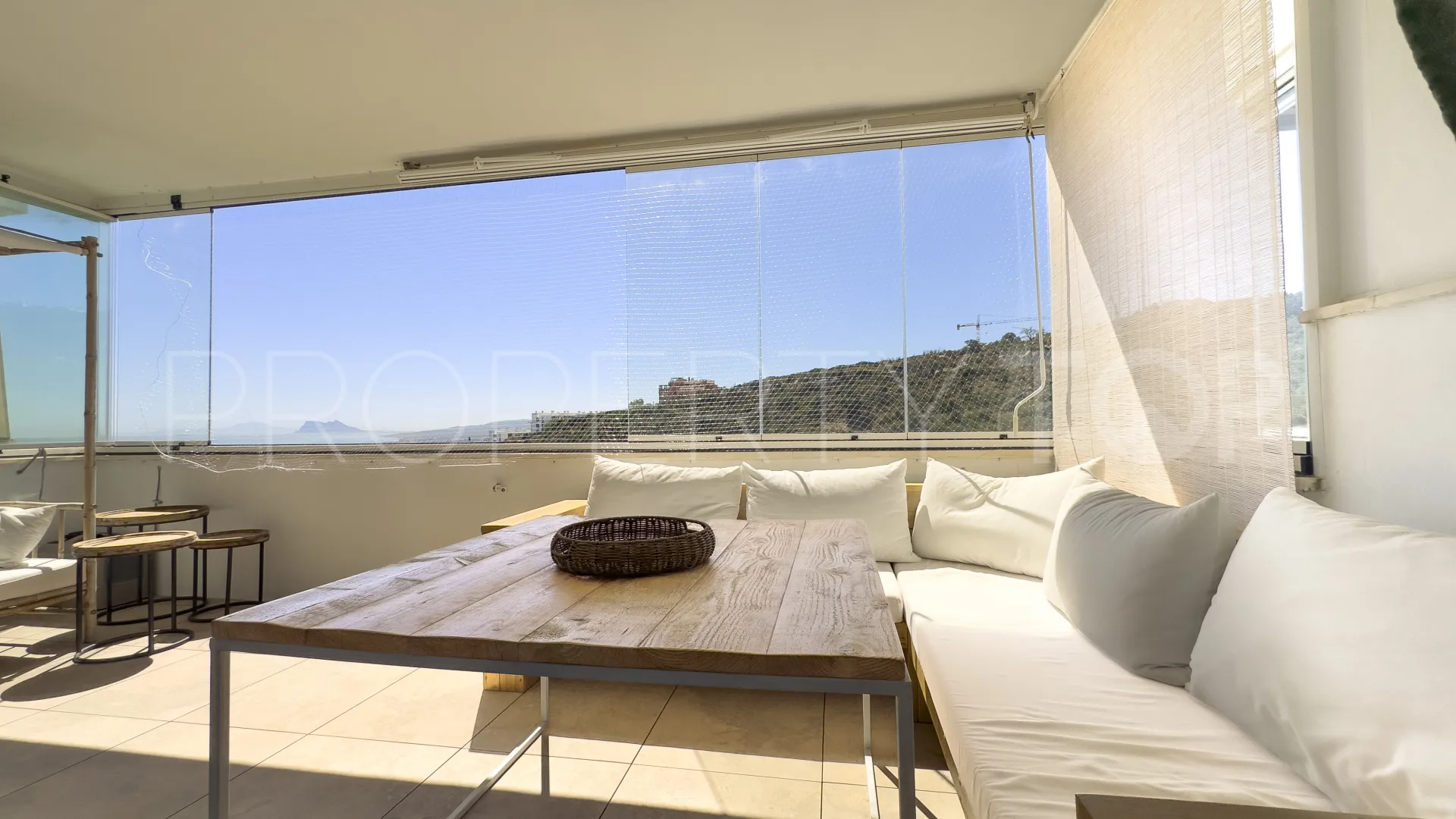 Ground floor apartment with 2 bedrooms for sale in Bahia de las Rocas