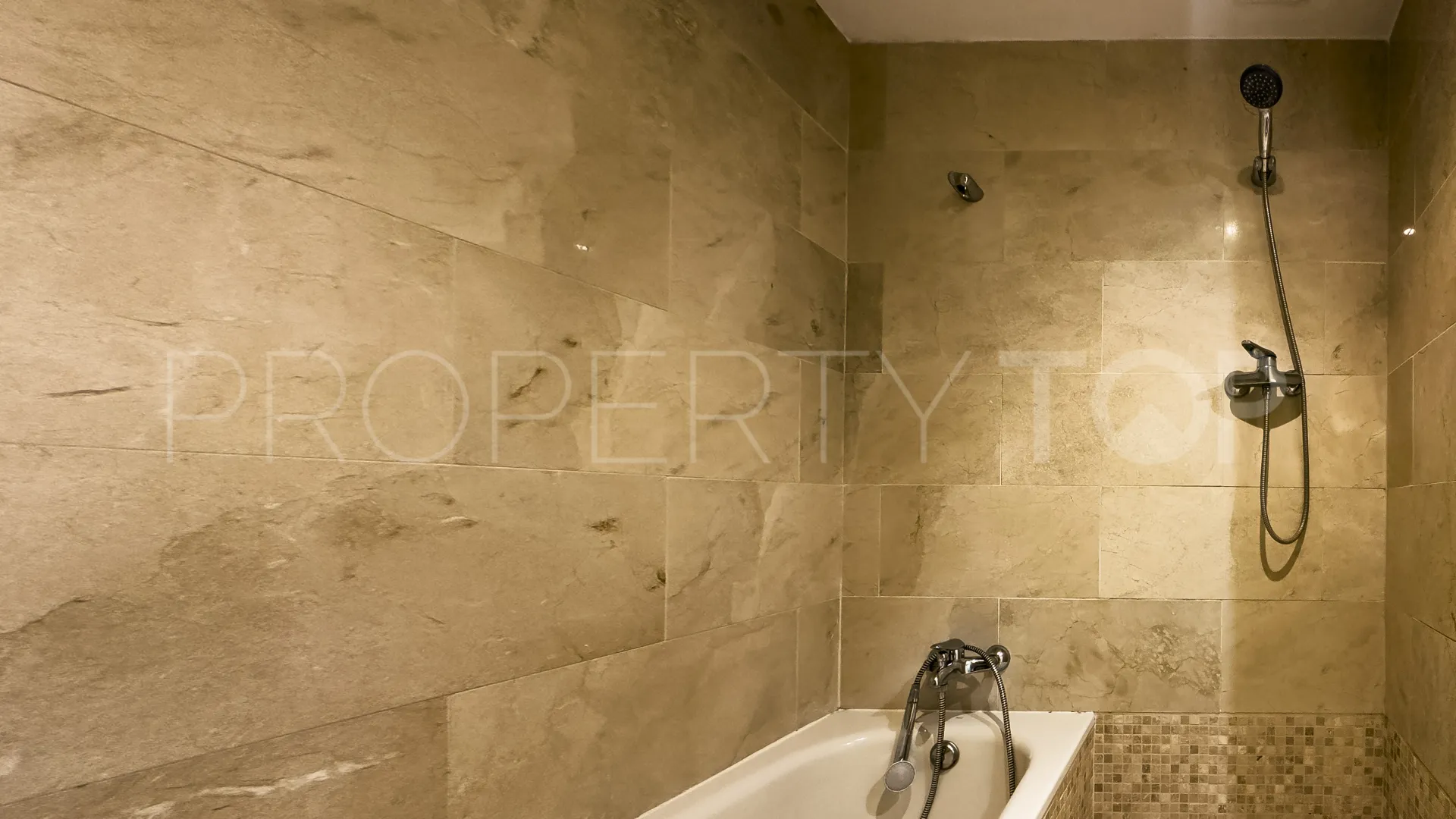 Ground floor apartment with 2 bedrooms for sale in Bahia de las Rocas
