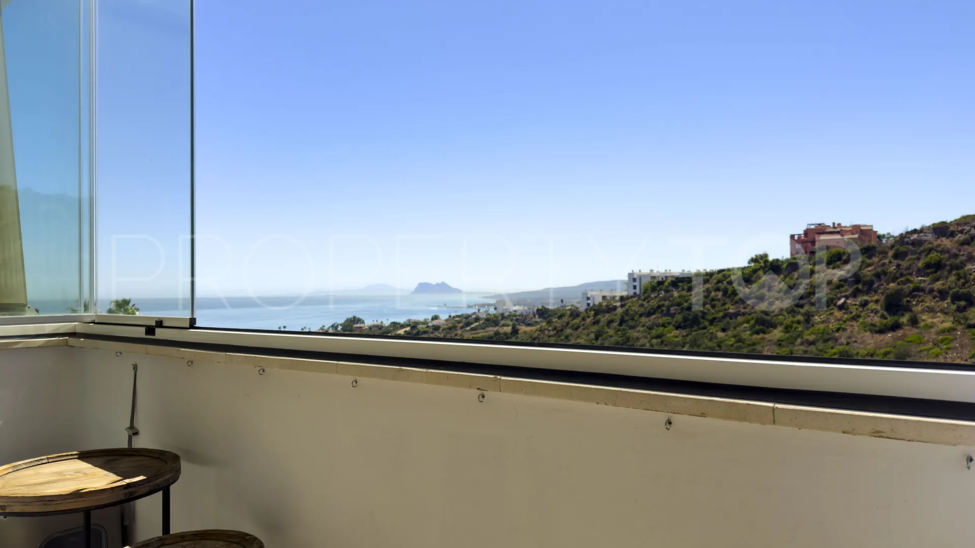 Ground floor apartment with 2 bedrooms for sale in Bahia de las Rocas
