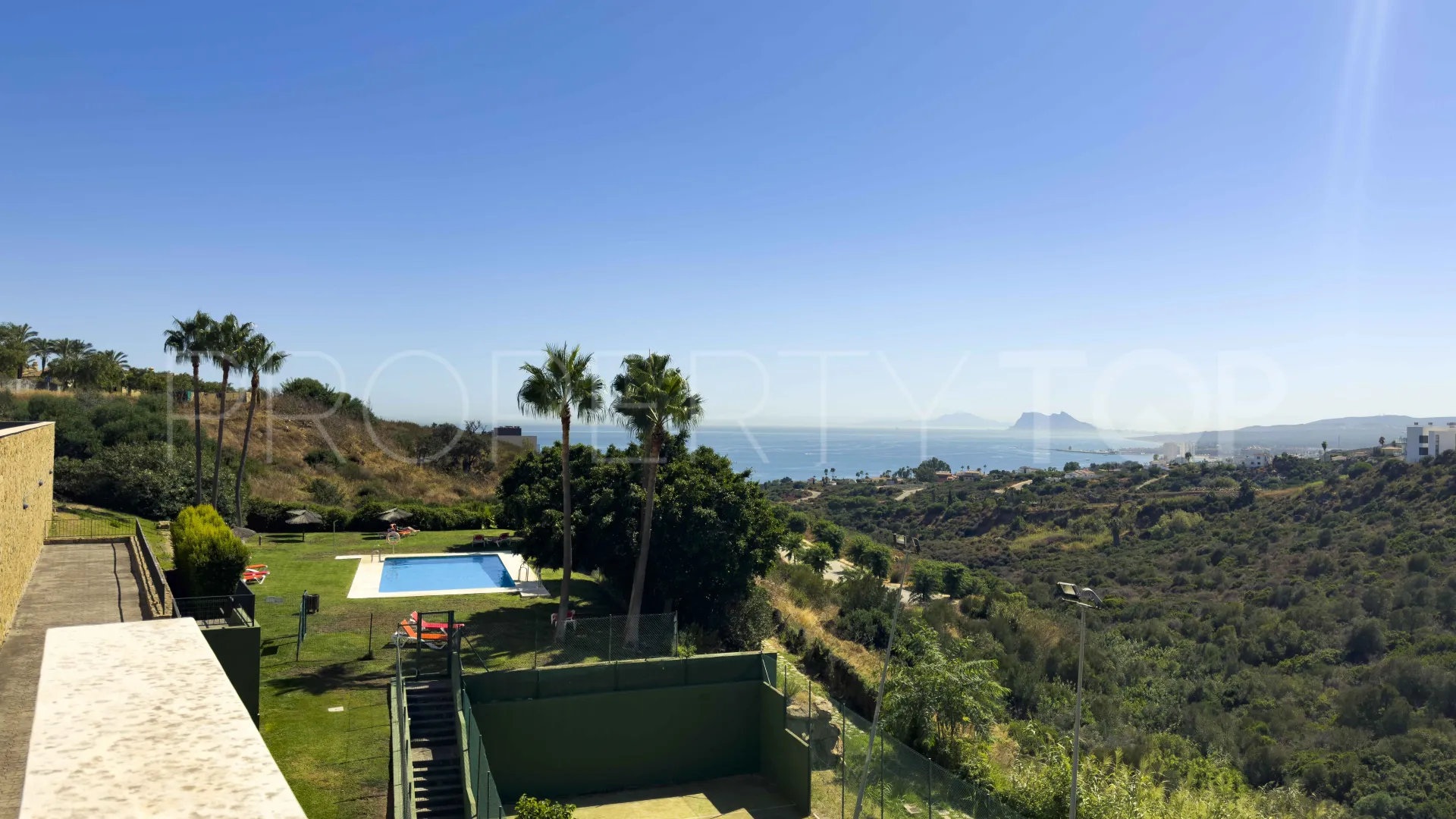 Ground floor apartment with 2 bedrooms for sale in Bahia de las Rocas