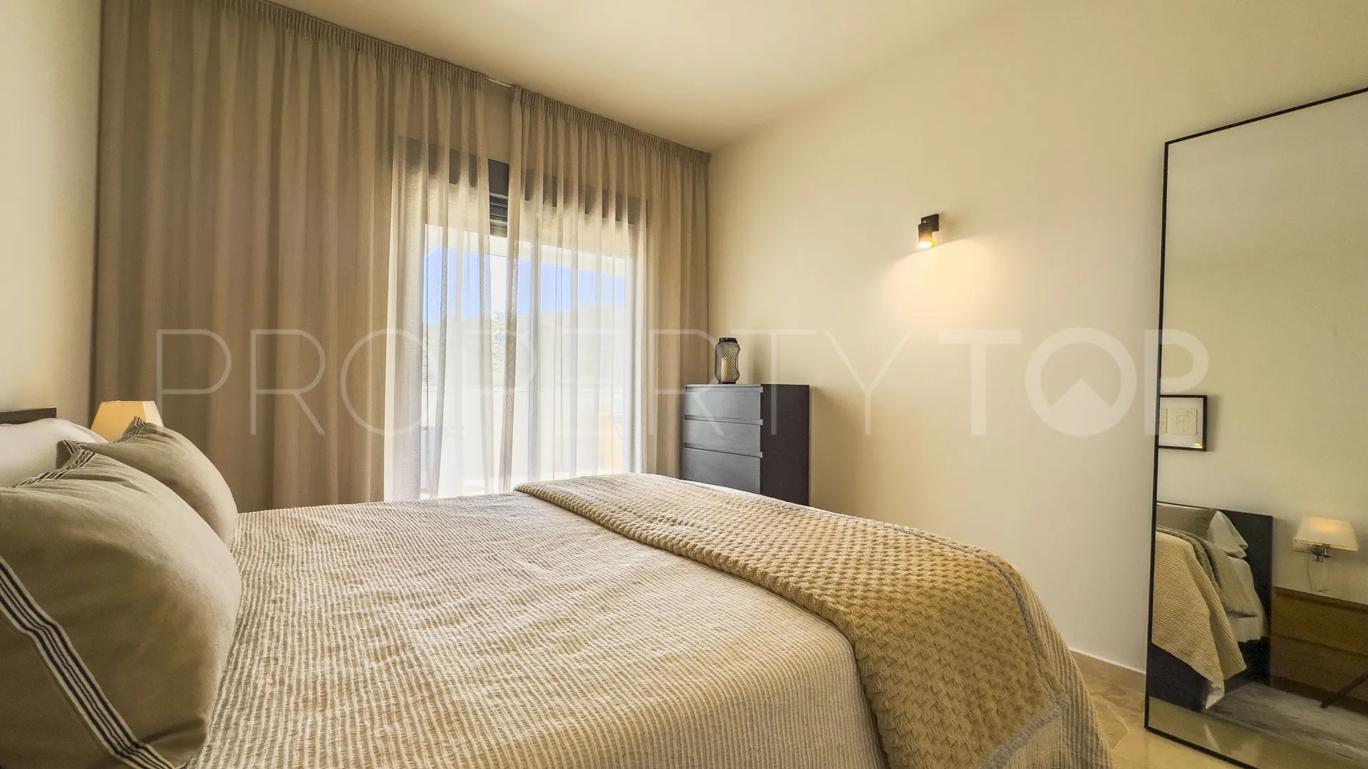 Ground floor apartment with 2 bedrooms for sale in Bahia de las Rocas