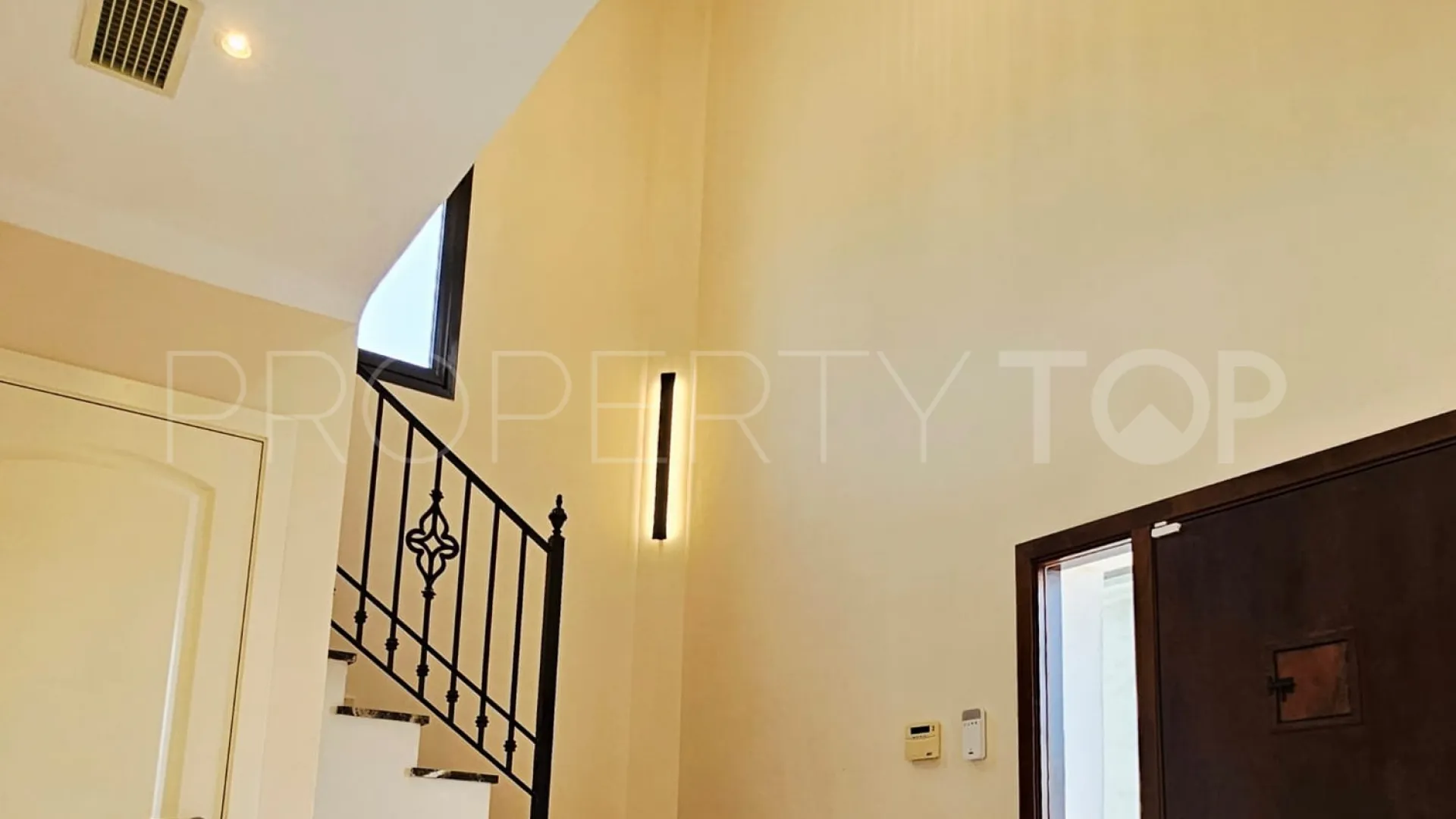 For sale Estepona East villa